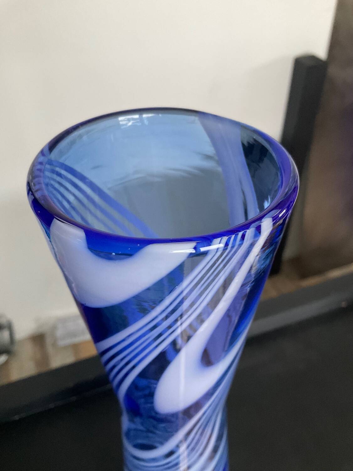 Vintage diabolo vase in glass paste