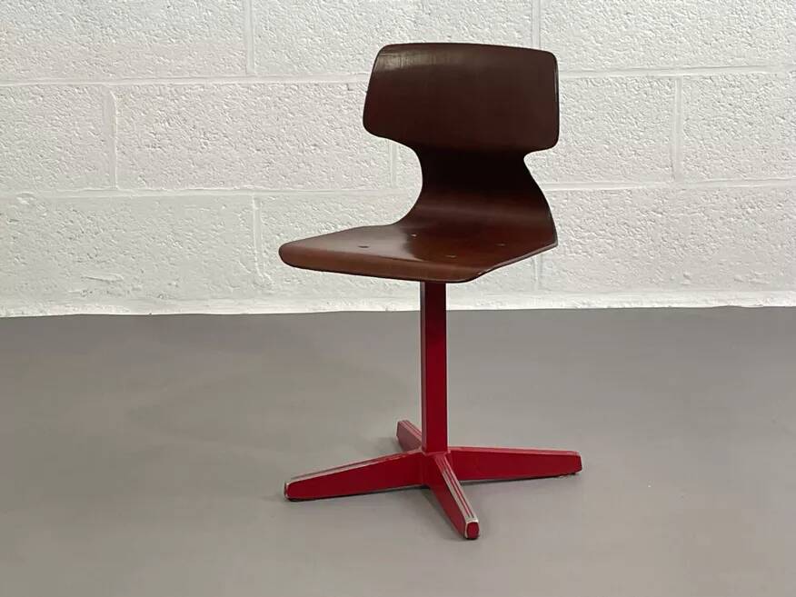 Galvanitas school chair