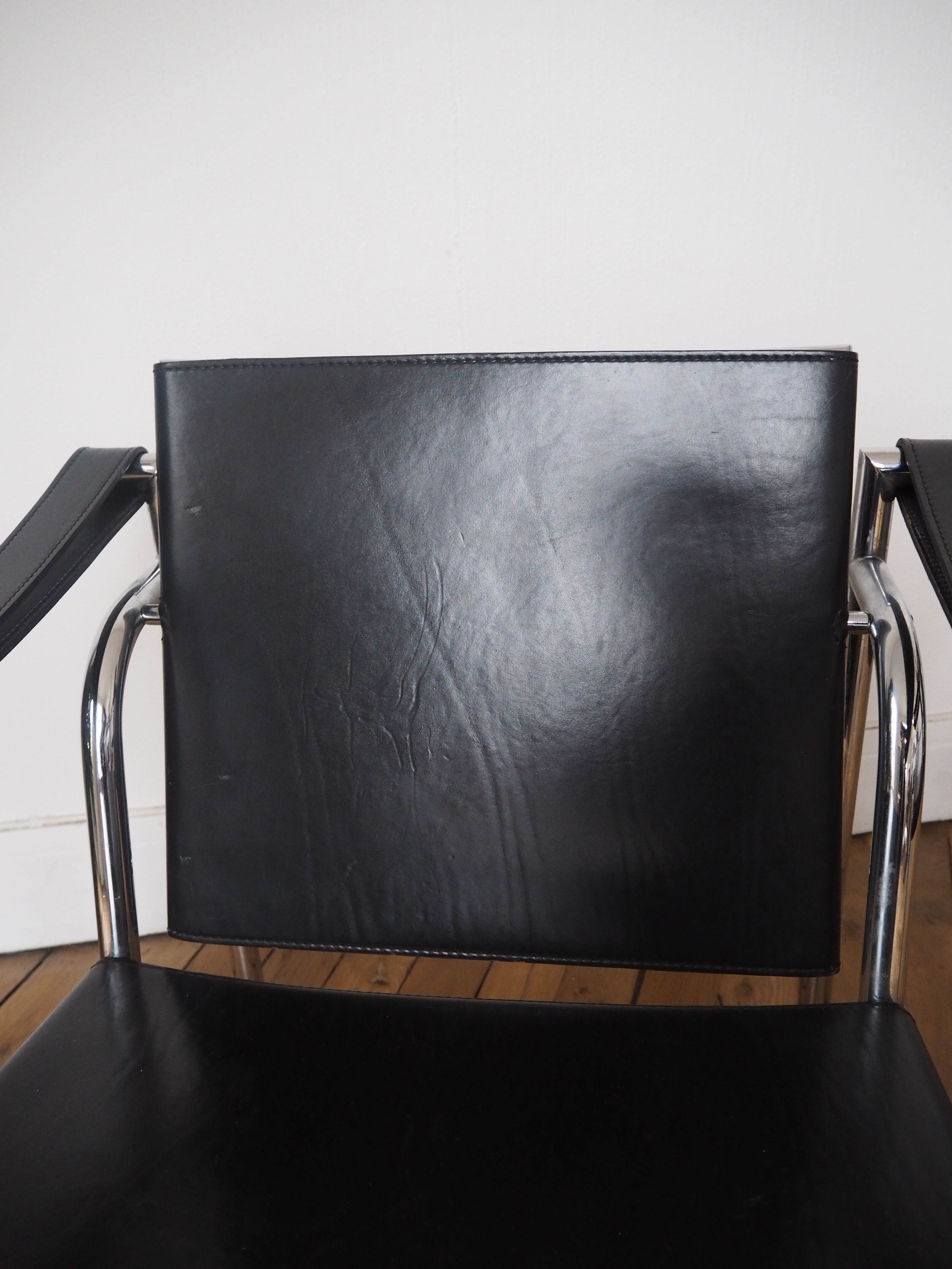 Paire de fauteuils LC1 par Le Corbusier