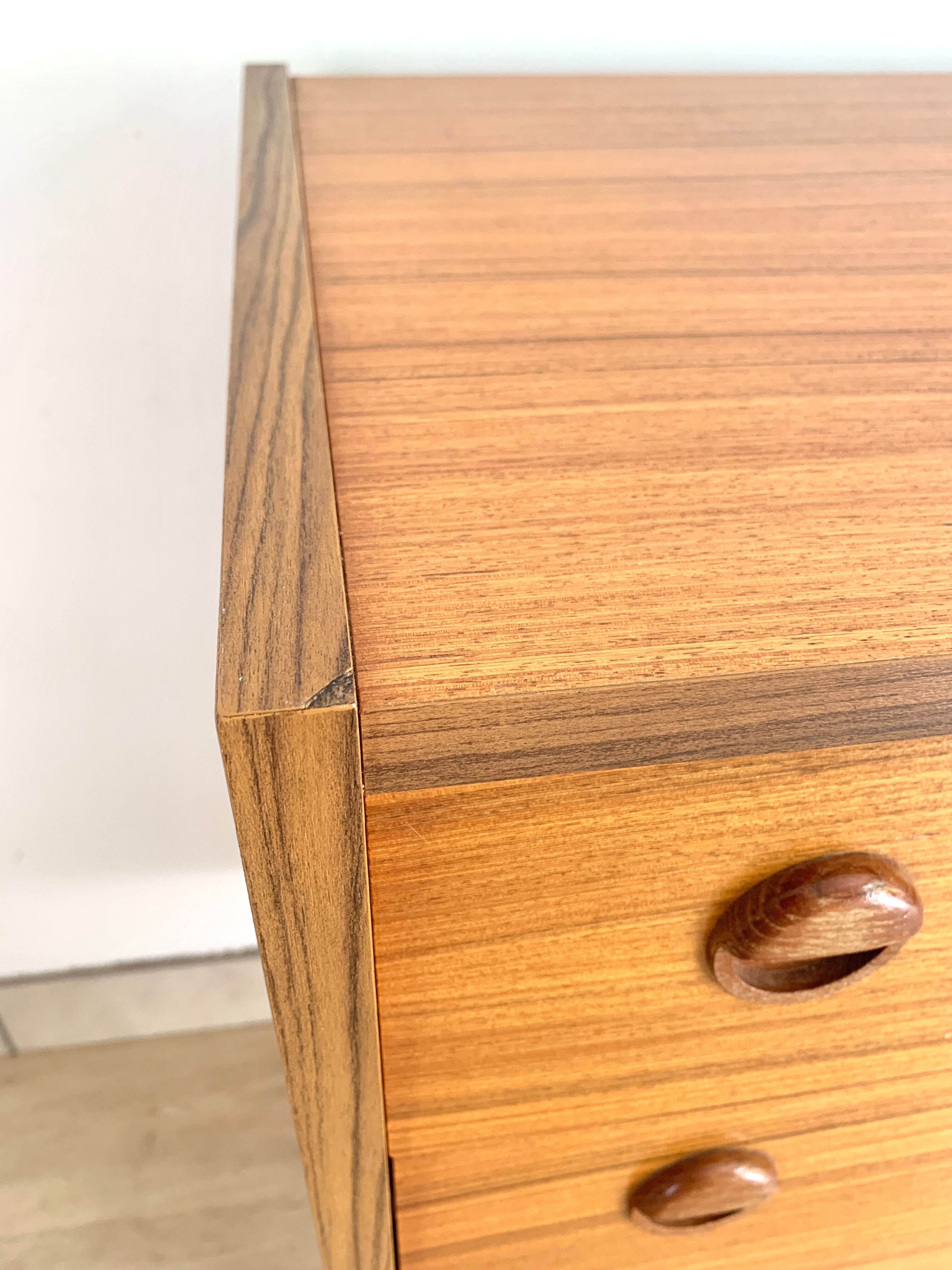 Teak chest of drawers 60s
