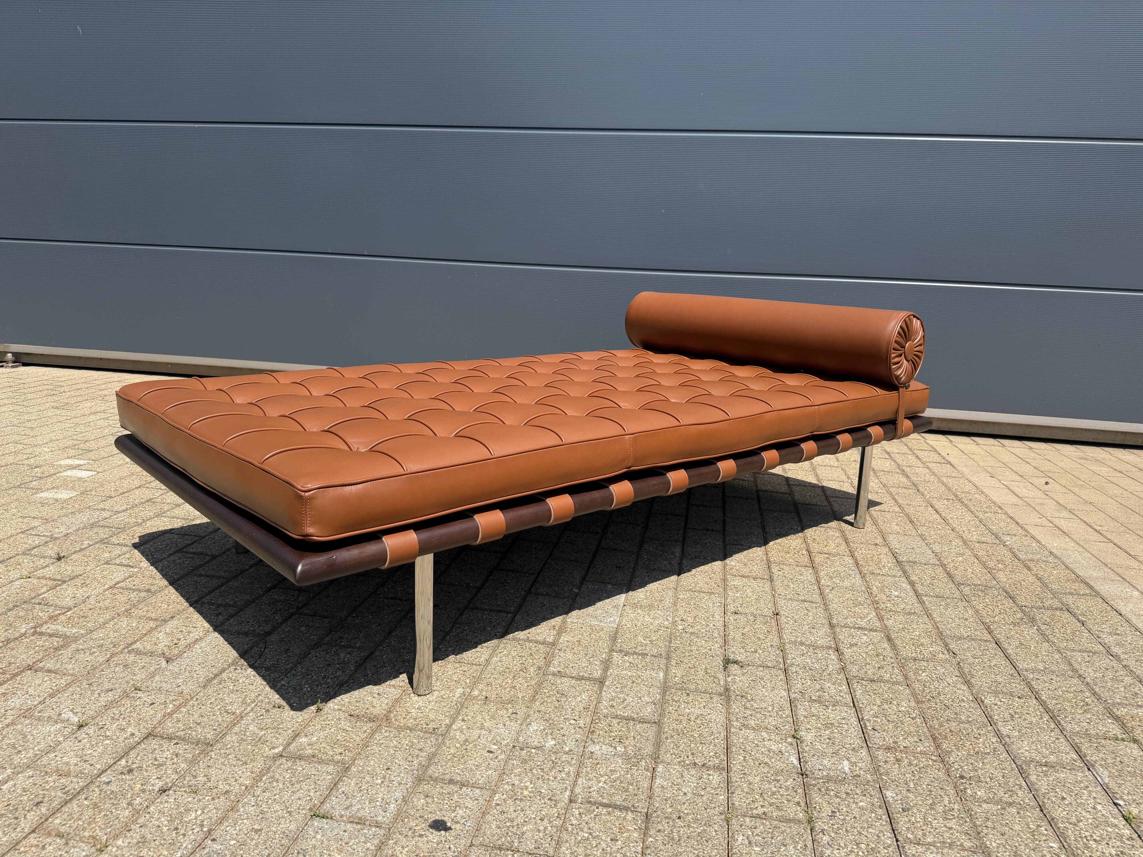 Knoll barcelona daybed mies van der rohe in cognac venezia leather, as new