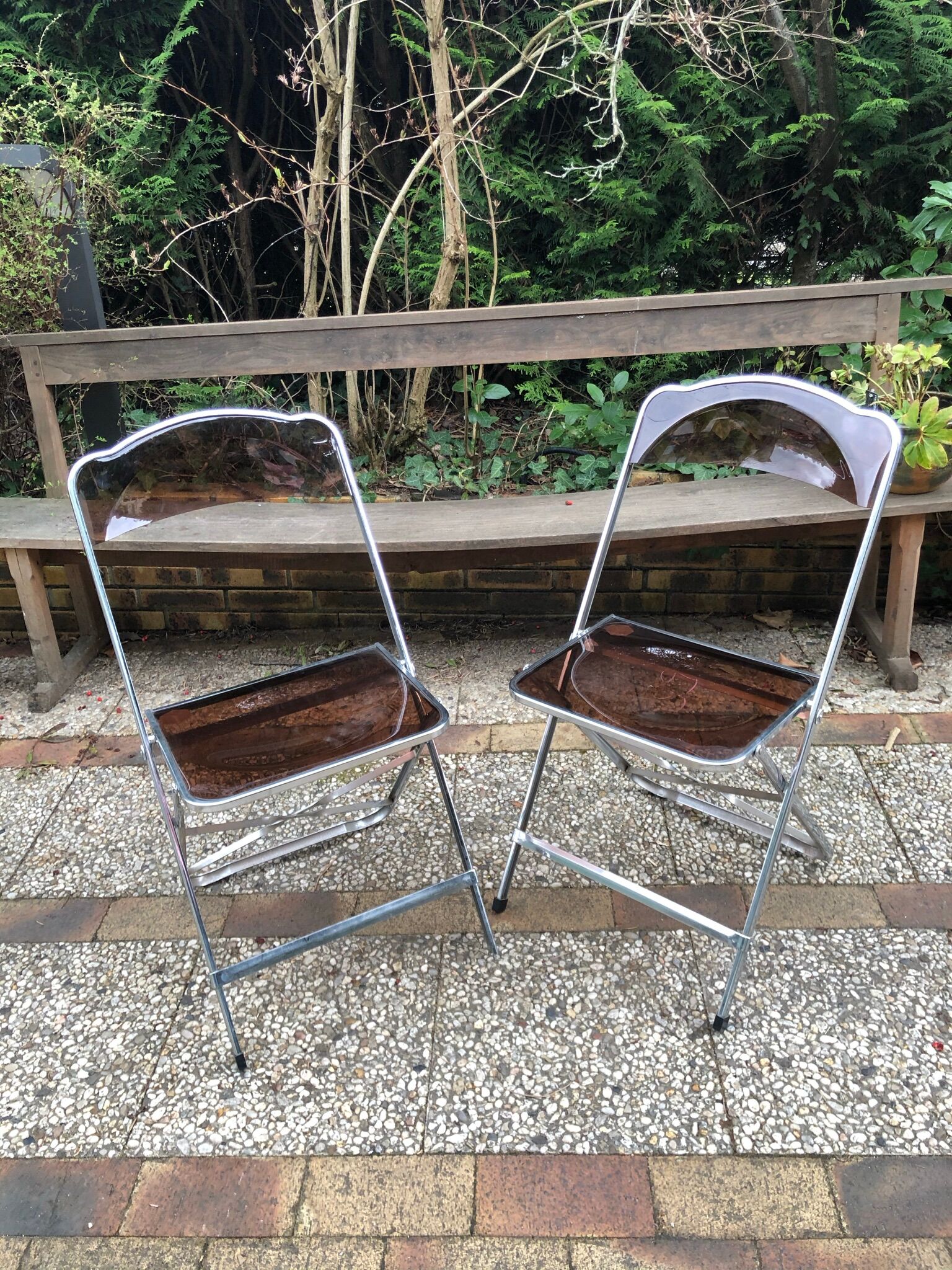 Paire de chaises pliantes transparentes