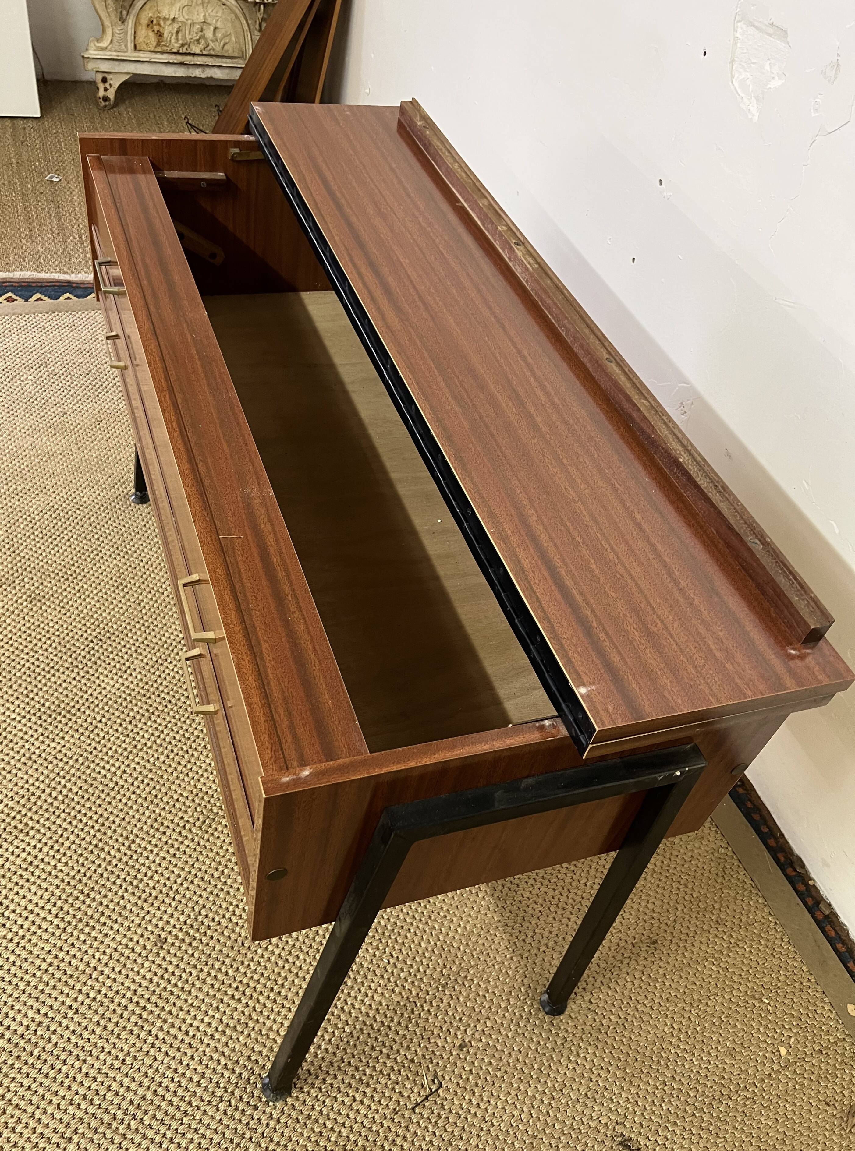 Vintage console old knitter