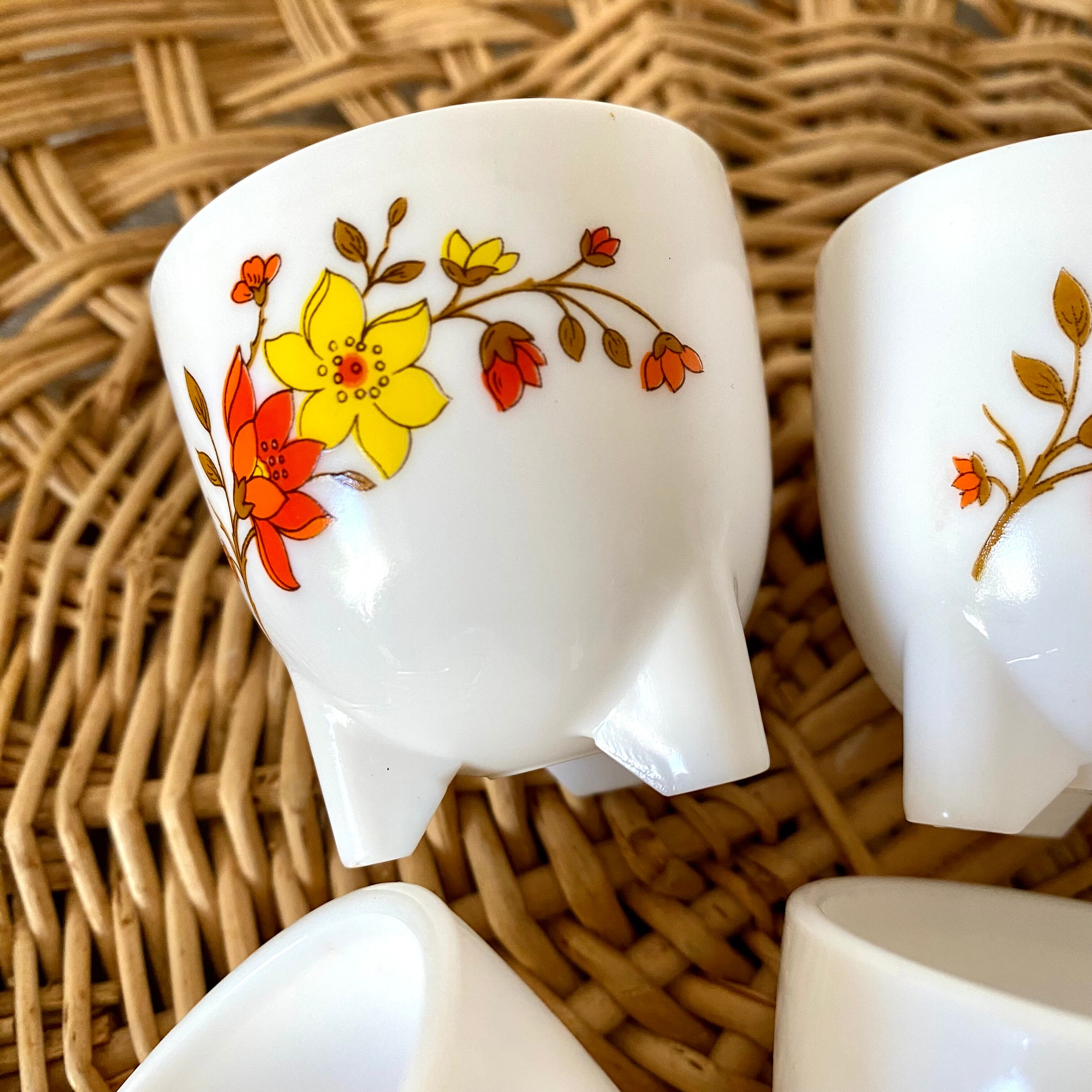 Vintage flowery poppies