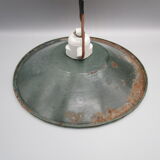 Pendant lamp in green enamelled sheet metal