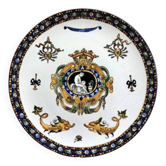 Lentil plate dish Gien Renaissance white background XIX