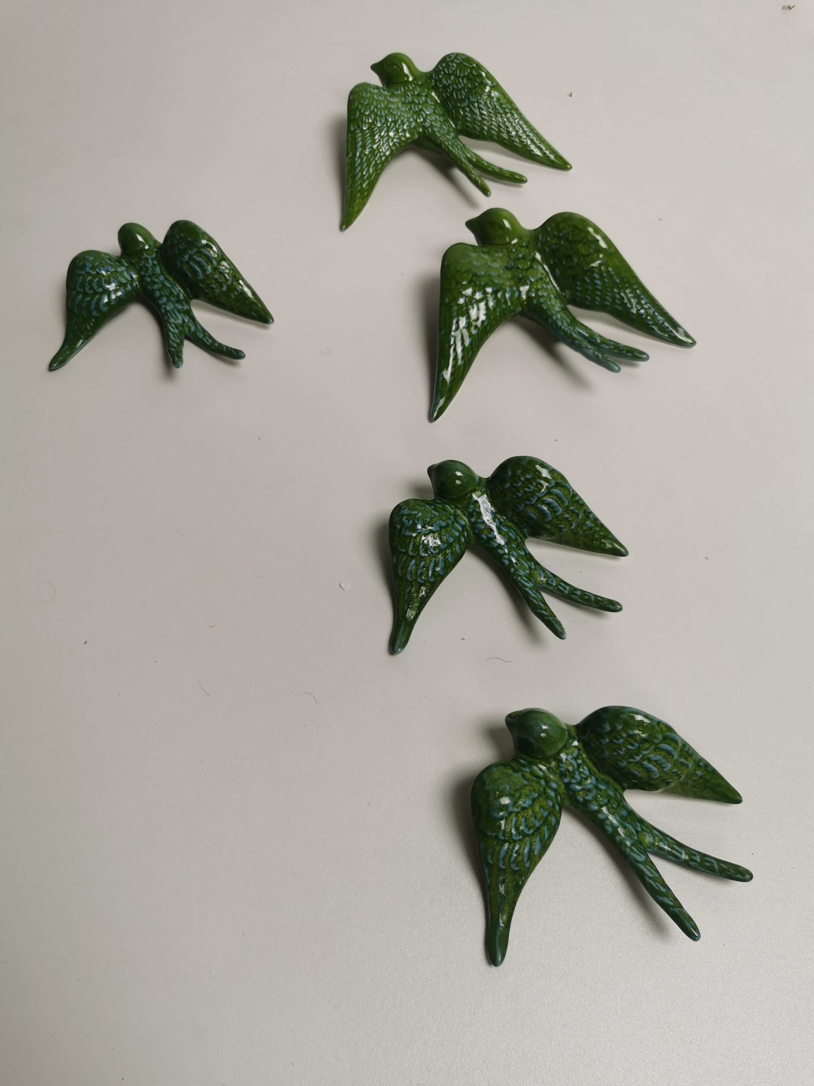 Batch of green swallows in ceramic