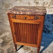 French antique bedside table in walnut with a marble top and porcelain interior, early 20th century.