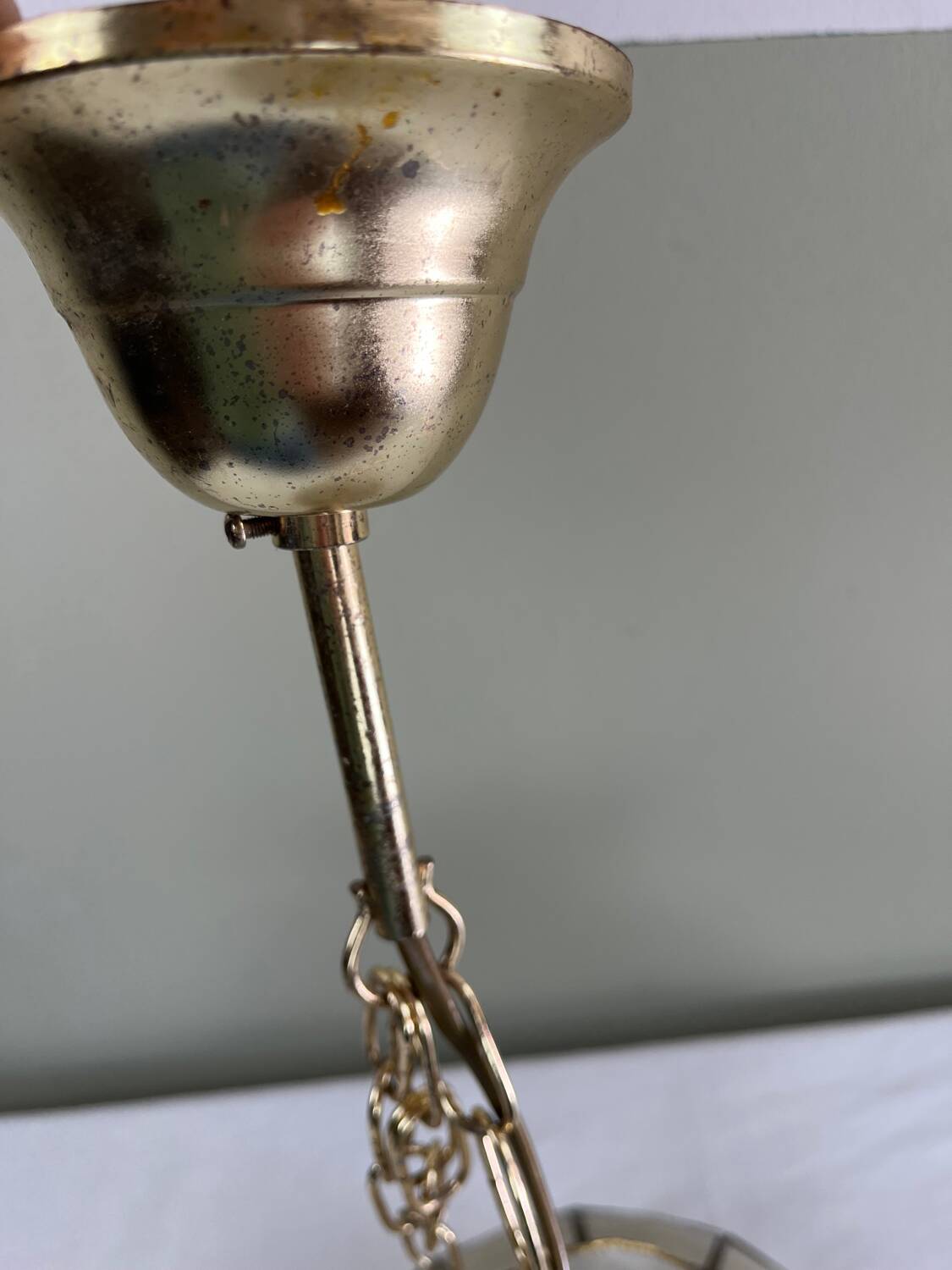 Mother-of-pearl suspension