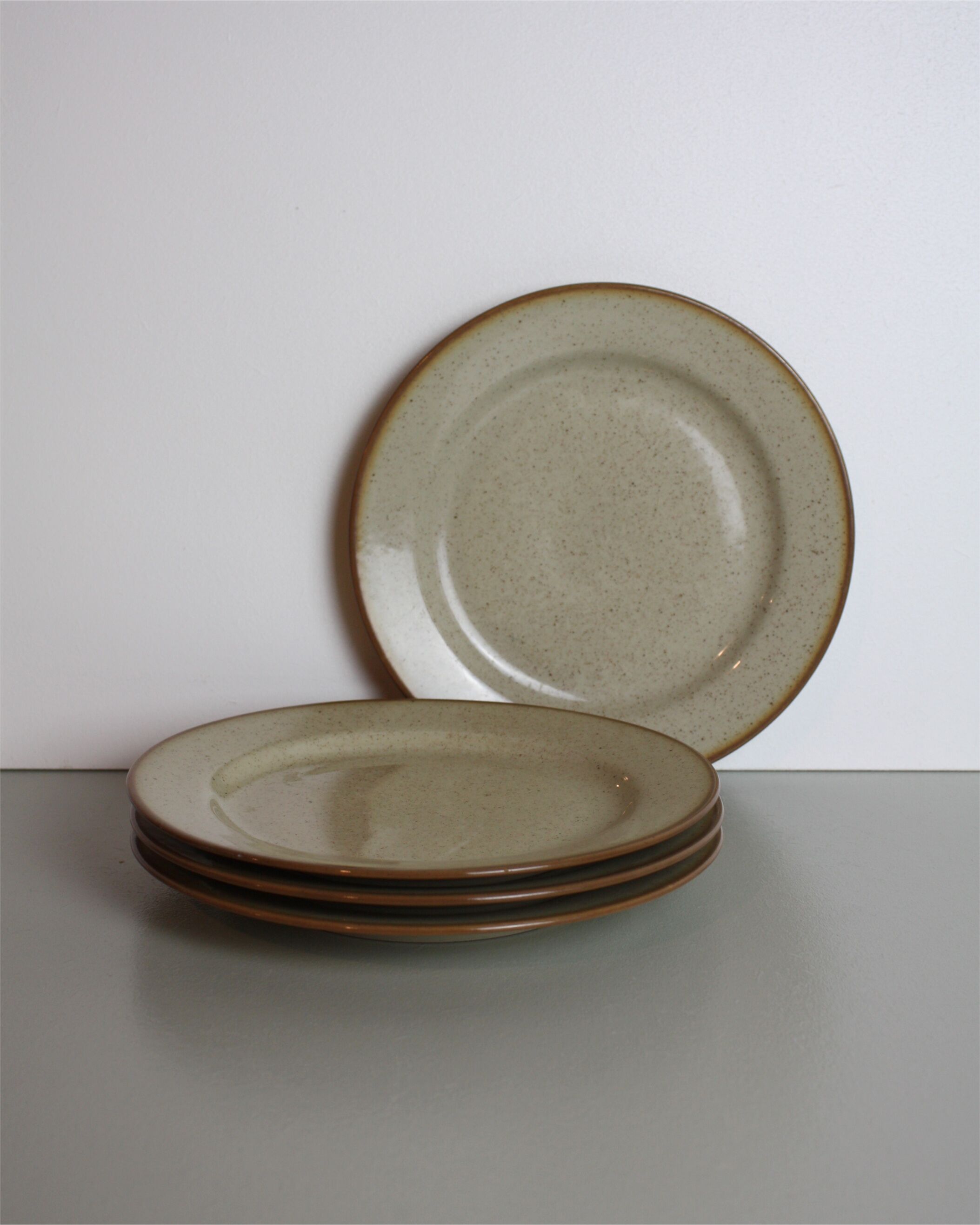 Set of 4 flat plates Tulowice in speckled stoneware