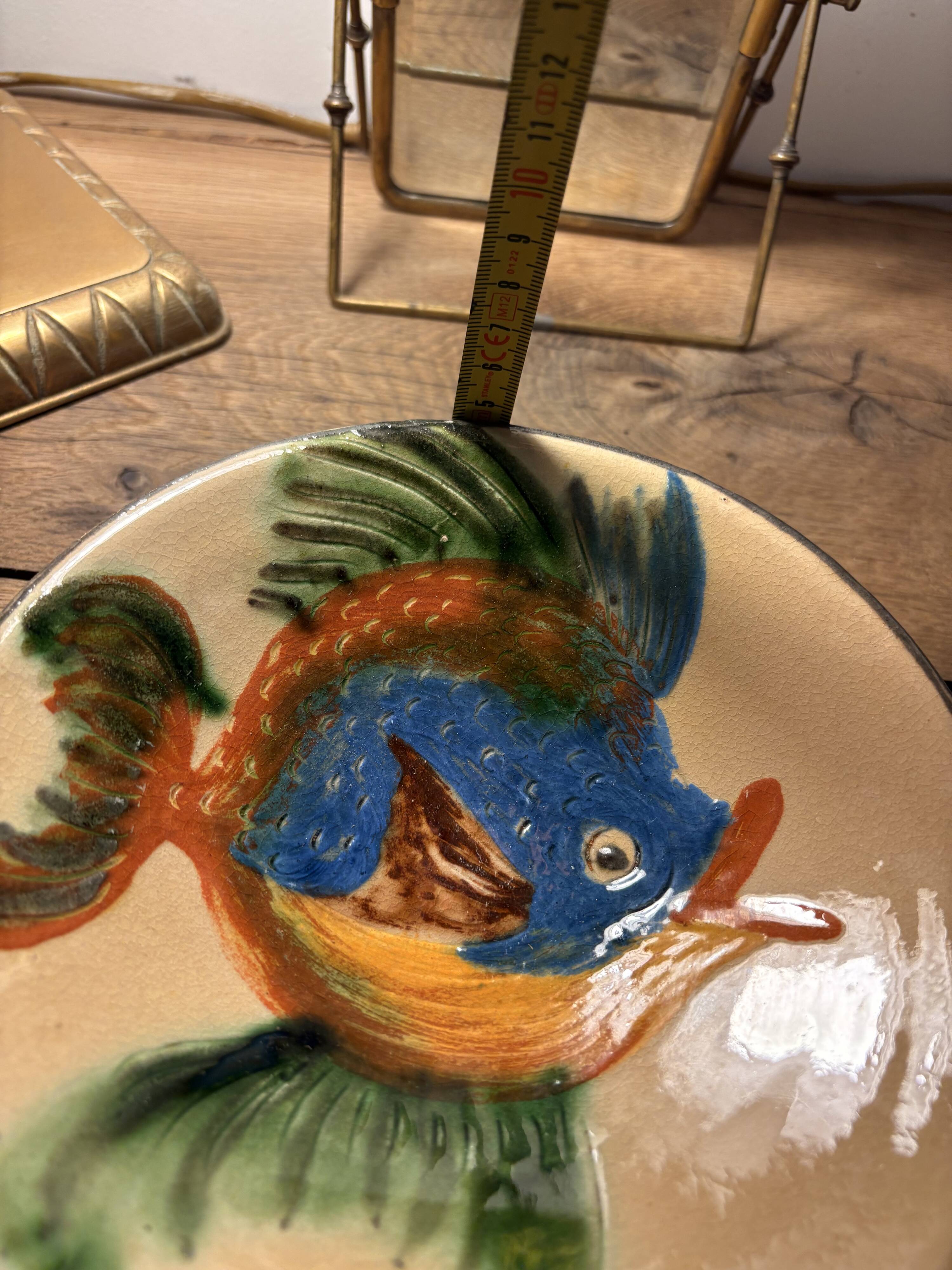 Decorative plate signed Puigdemont – Catalan ceramics