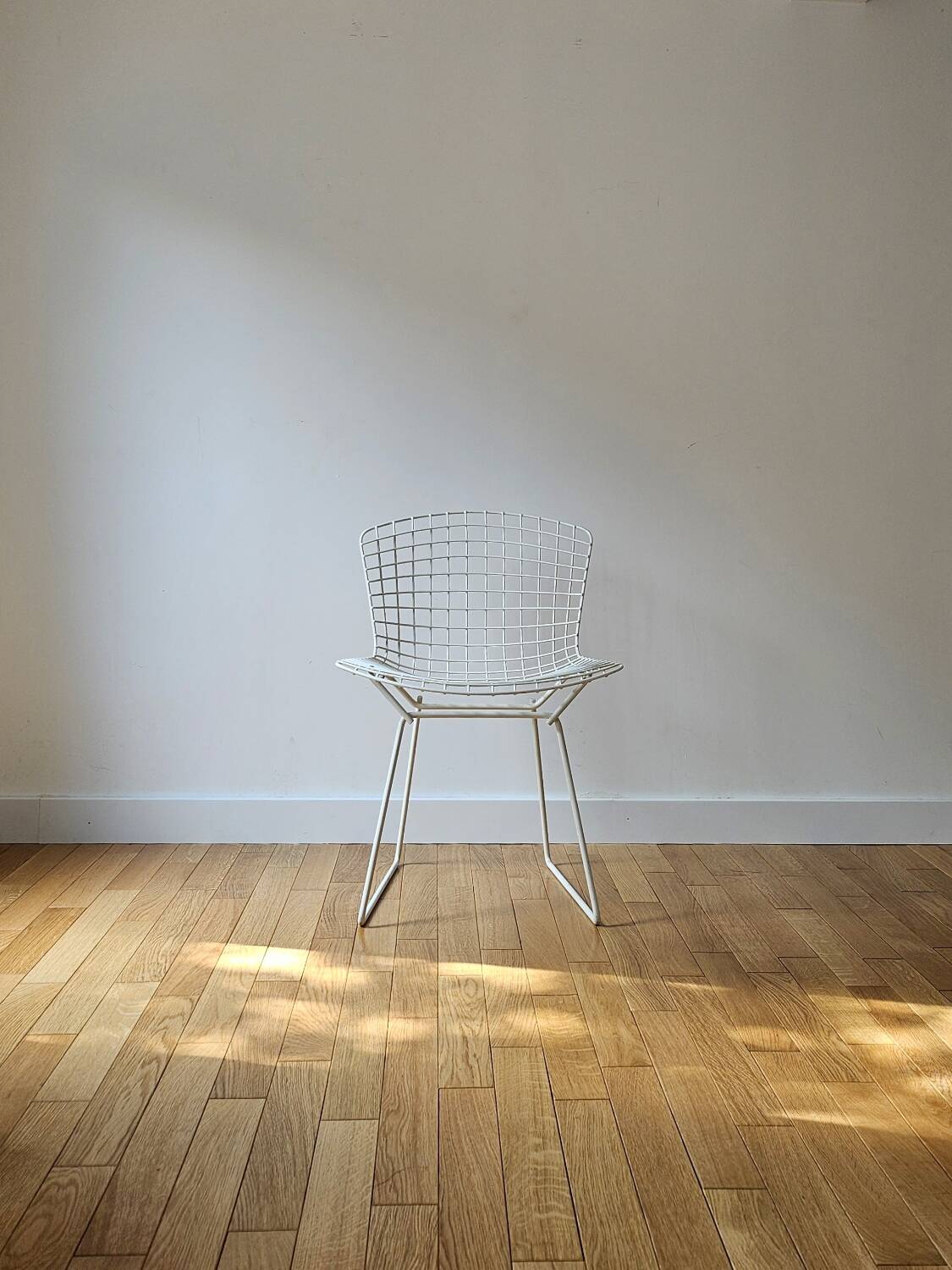 HARRY BERTOIA for KNOLL - White metal "wire" chair