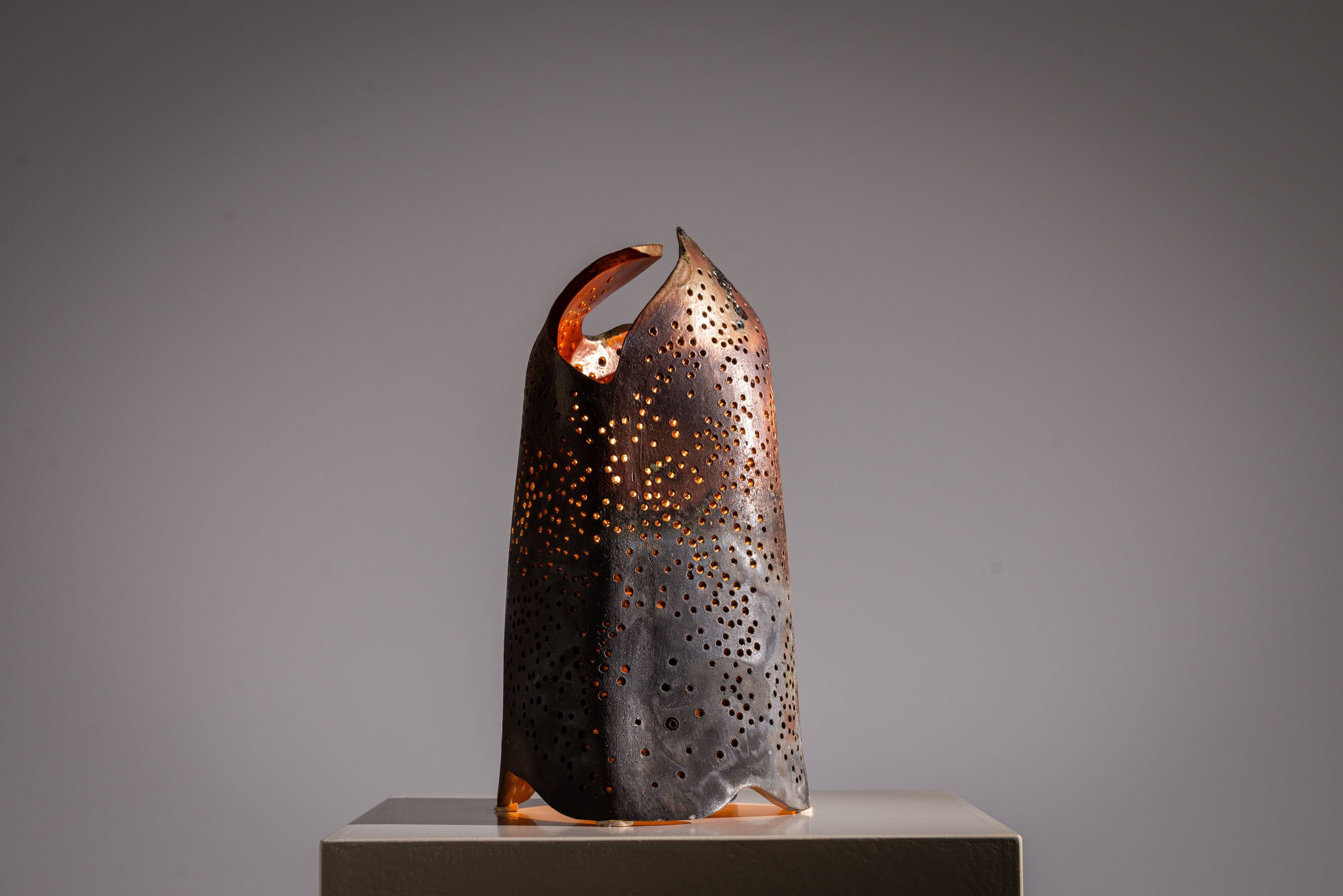Sculptural ceramic table lamp