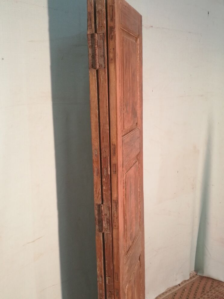 Screen in teak