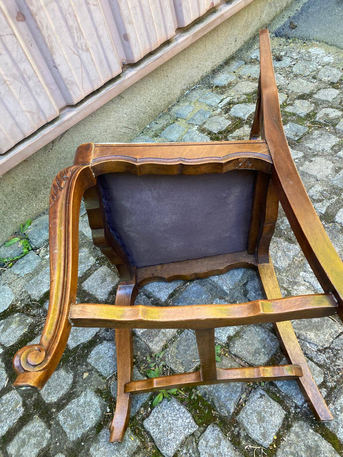 Vintage Louis XV chair made of carved solid wood with blue velvet fabric.