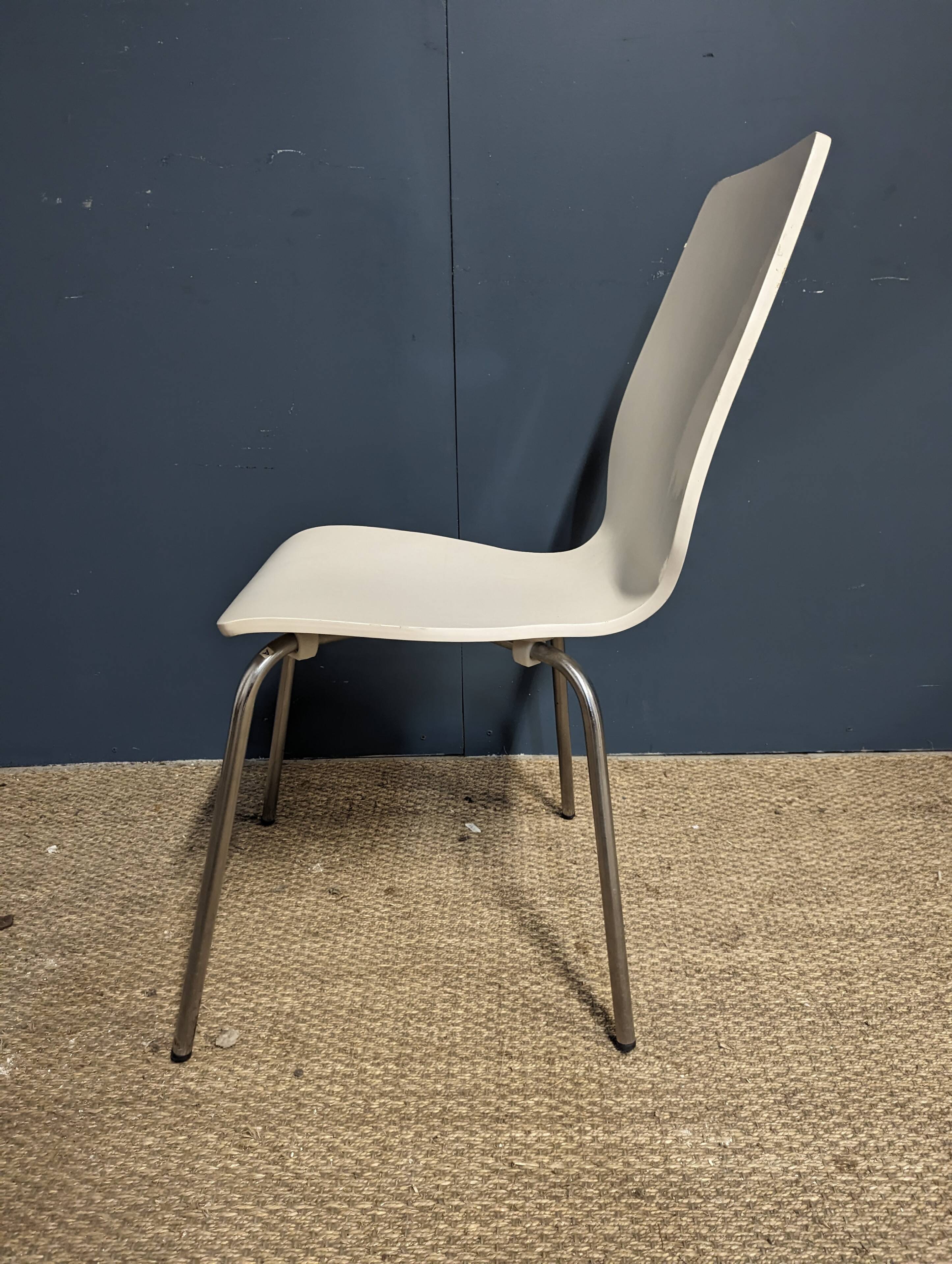 4 chaises blanches