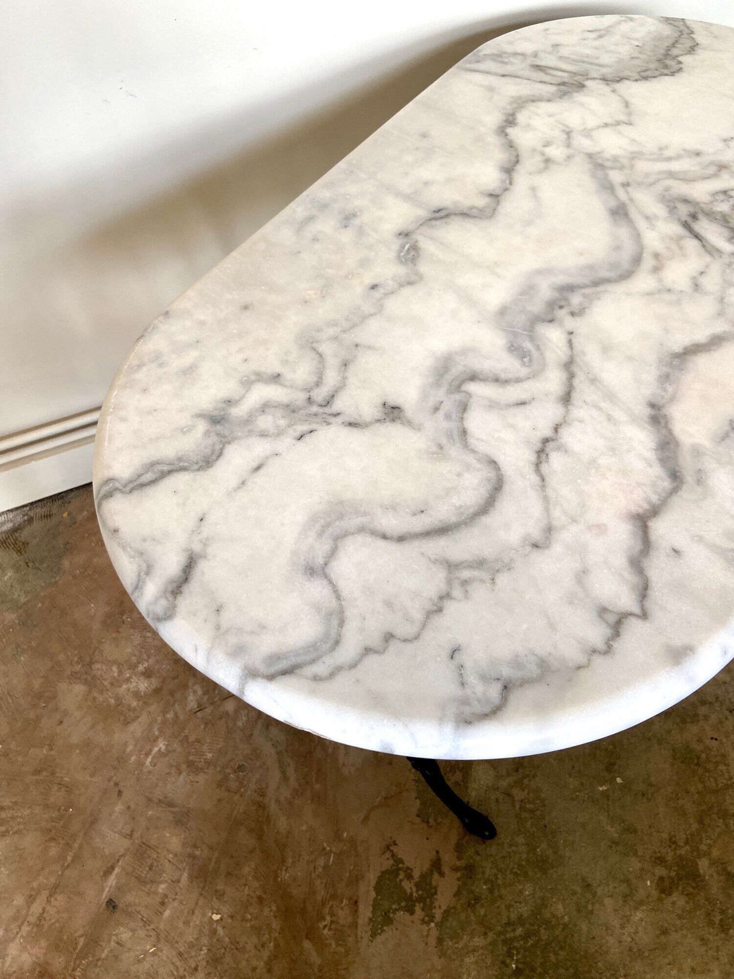Bistro table in gray marble and cast iron