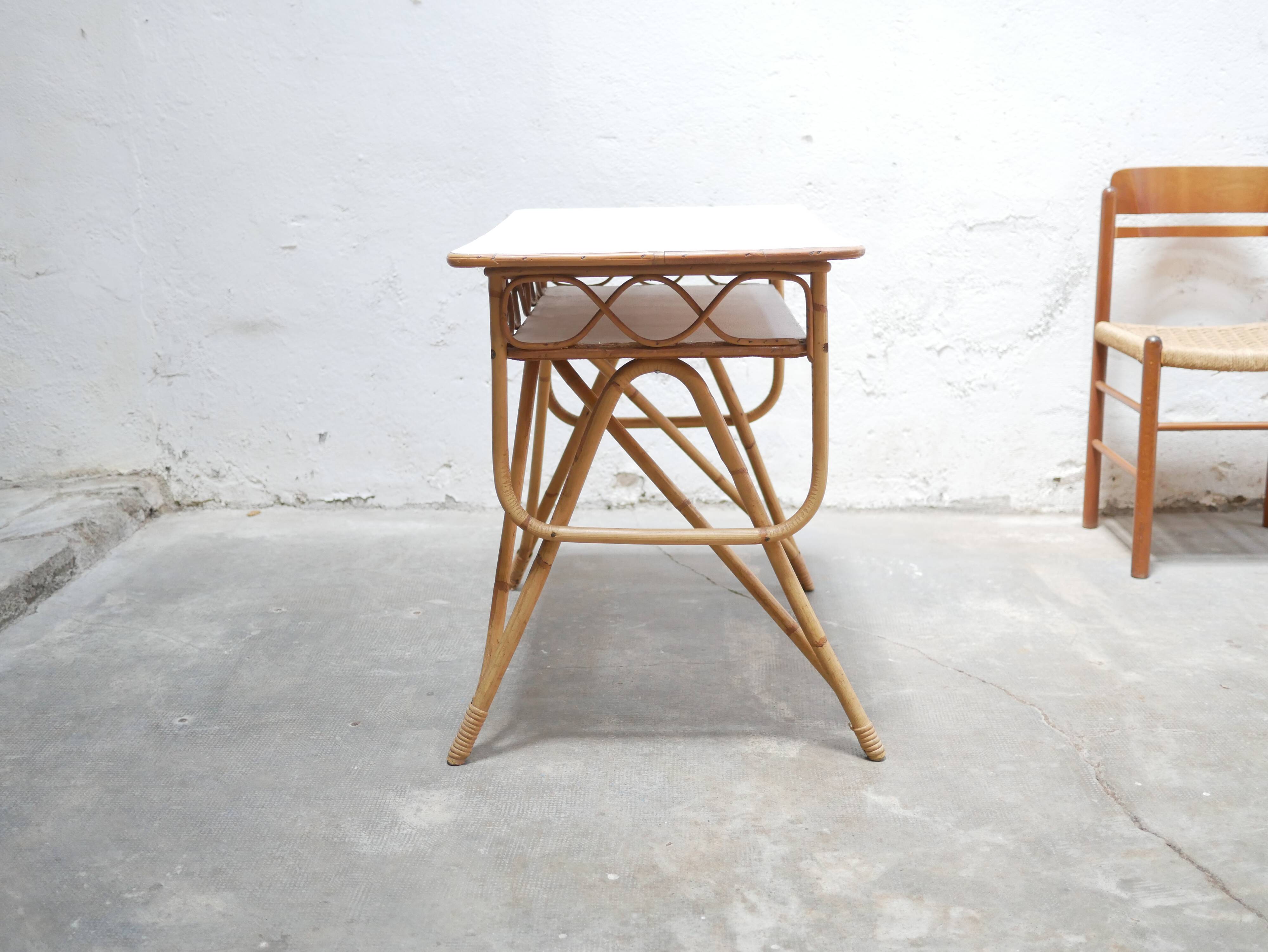 Bureau vintage en rotin