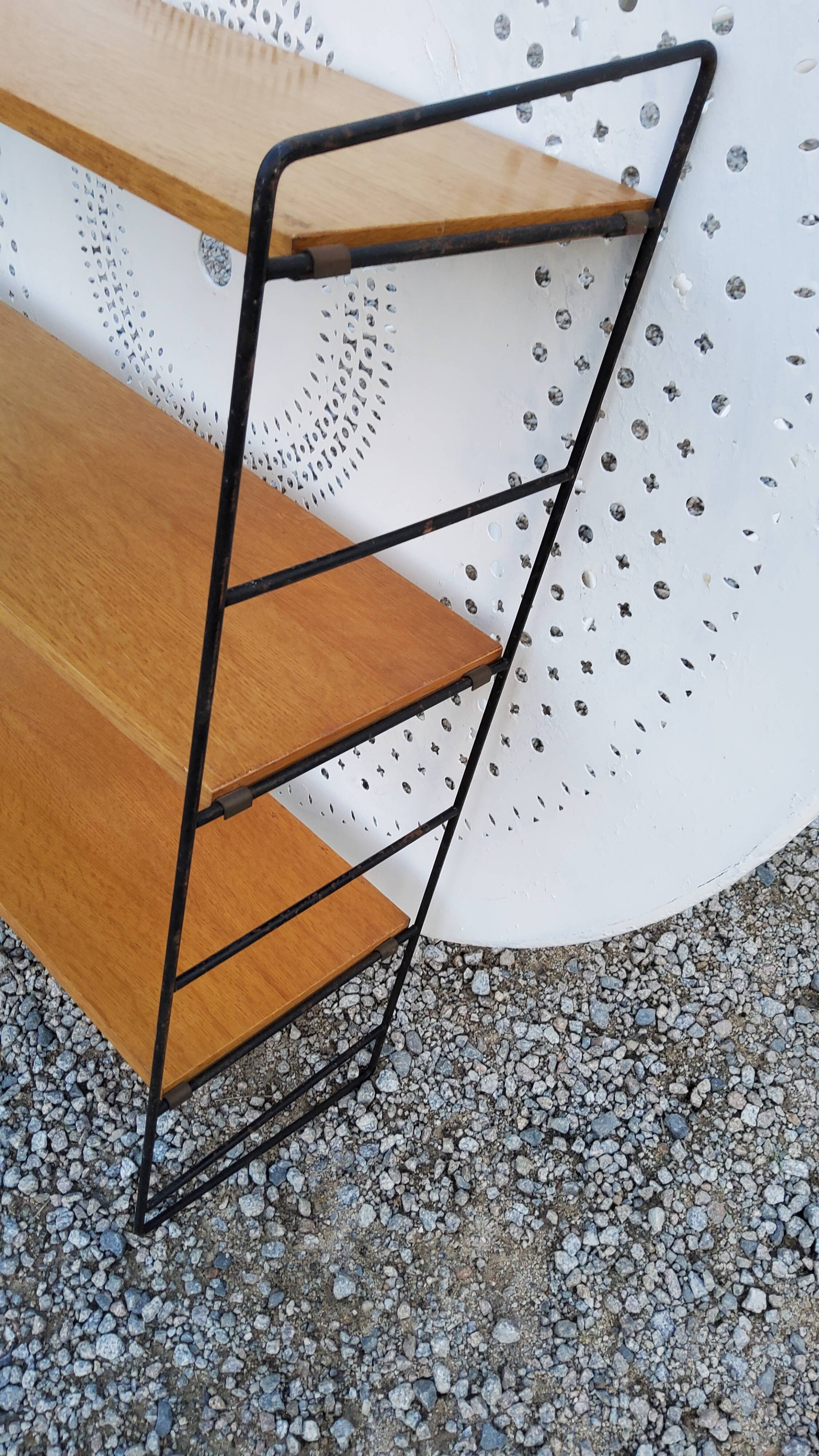 String shelf from the 60s in oak and metal