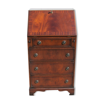 English-style dresser