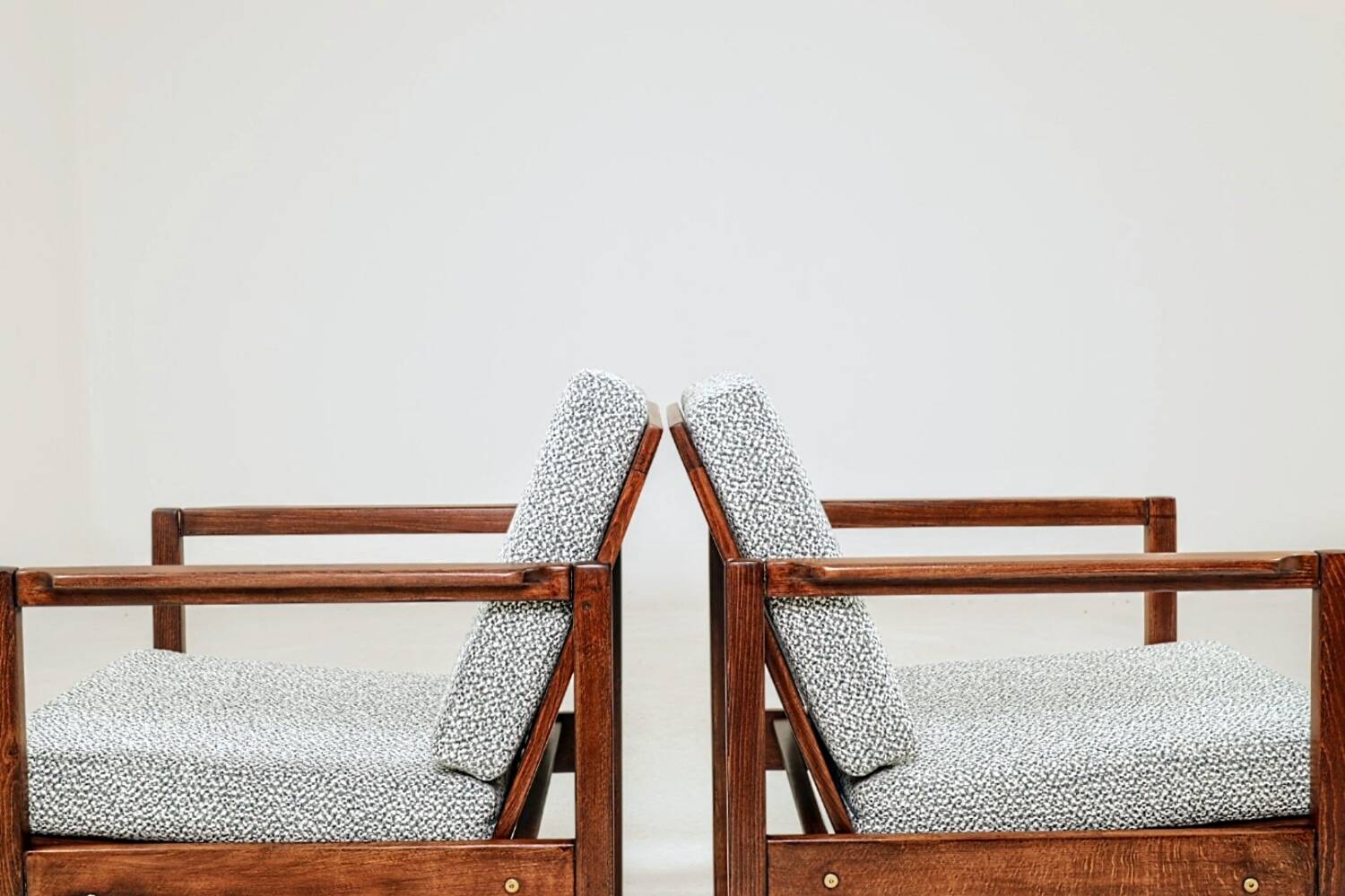 Paire de fauteuils des années 1970 moderniste design
