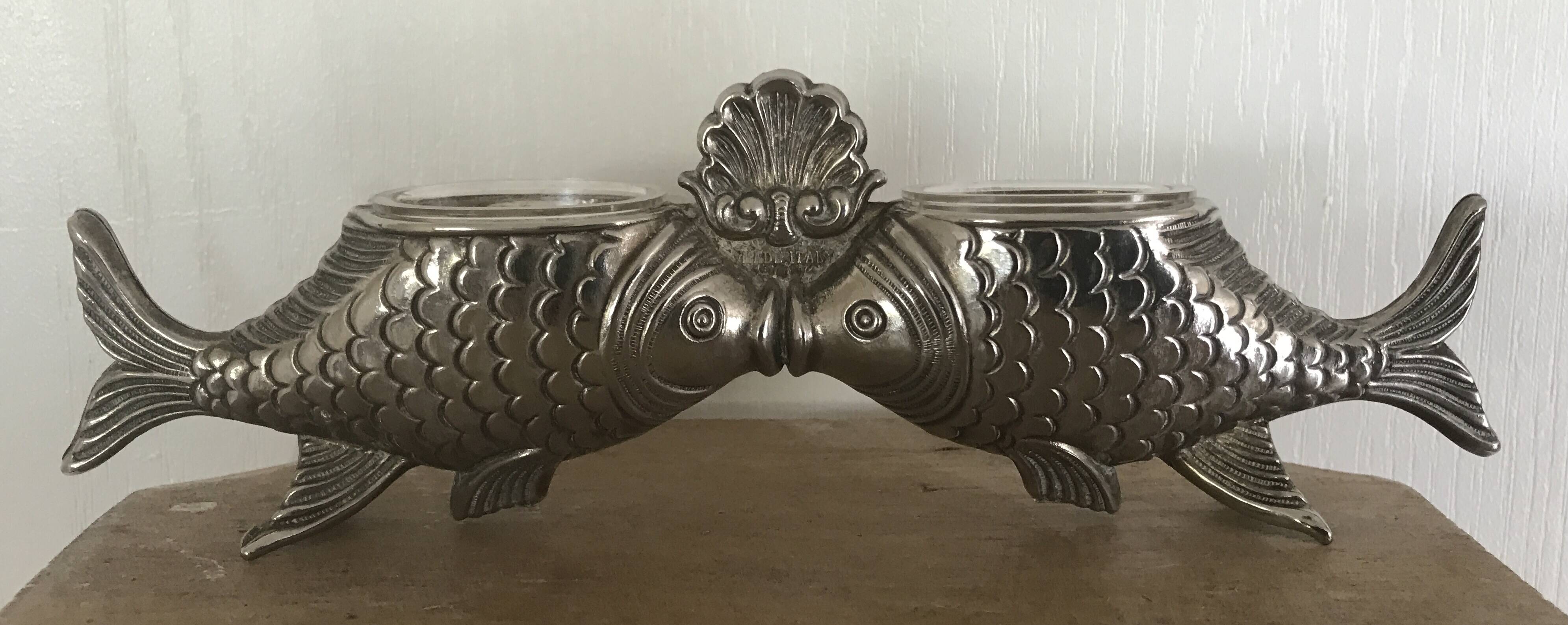 Salt and pepper shaker holder with a pair of fish in metal, Italian design