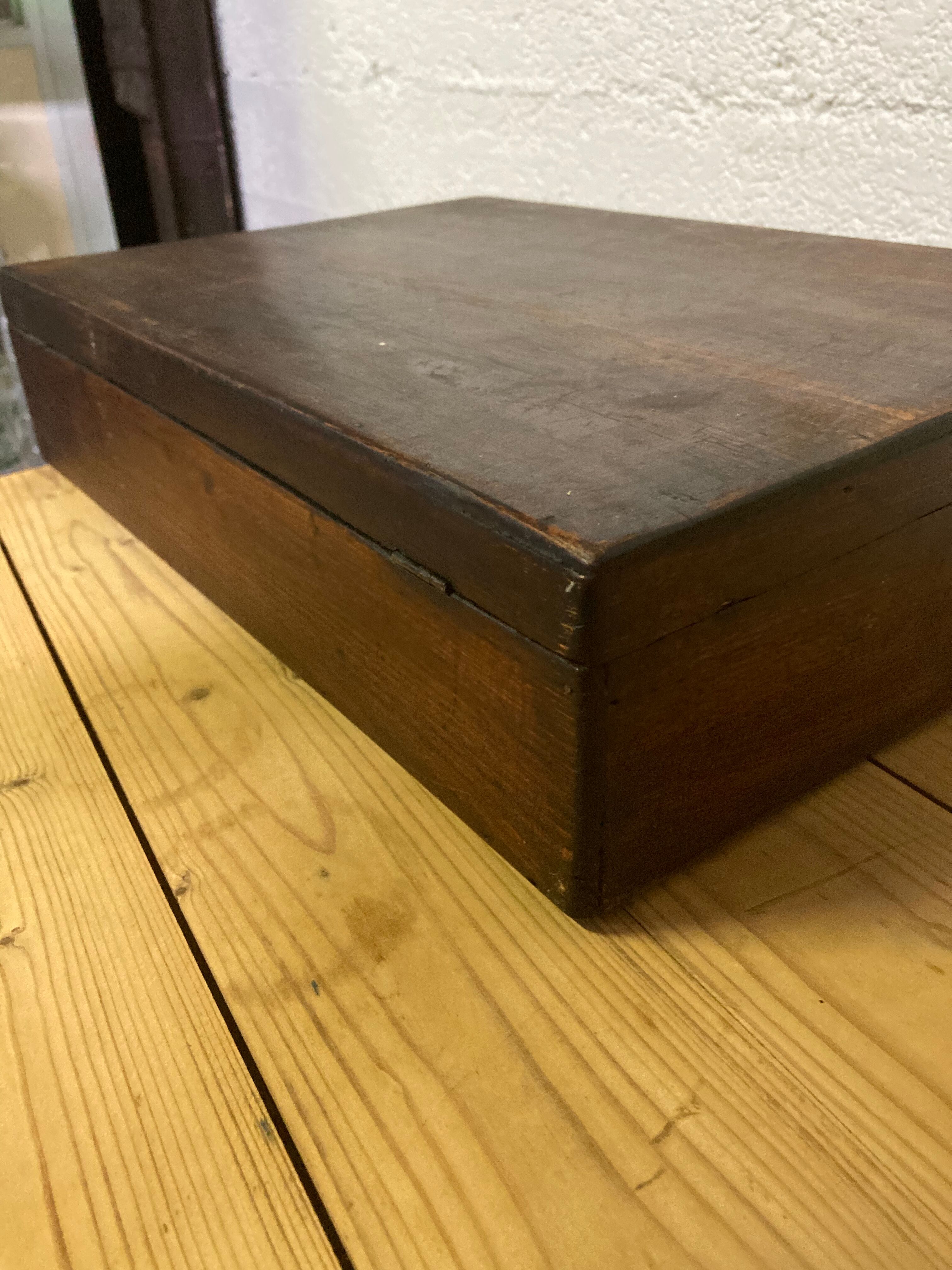 Fine wooden box 19 th