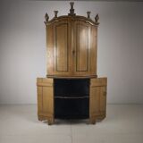 18th century Dutch witwerk cabinet with original key & faux Delft decoration