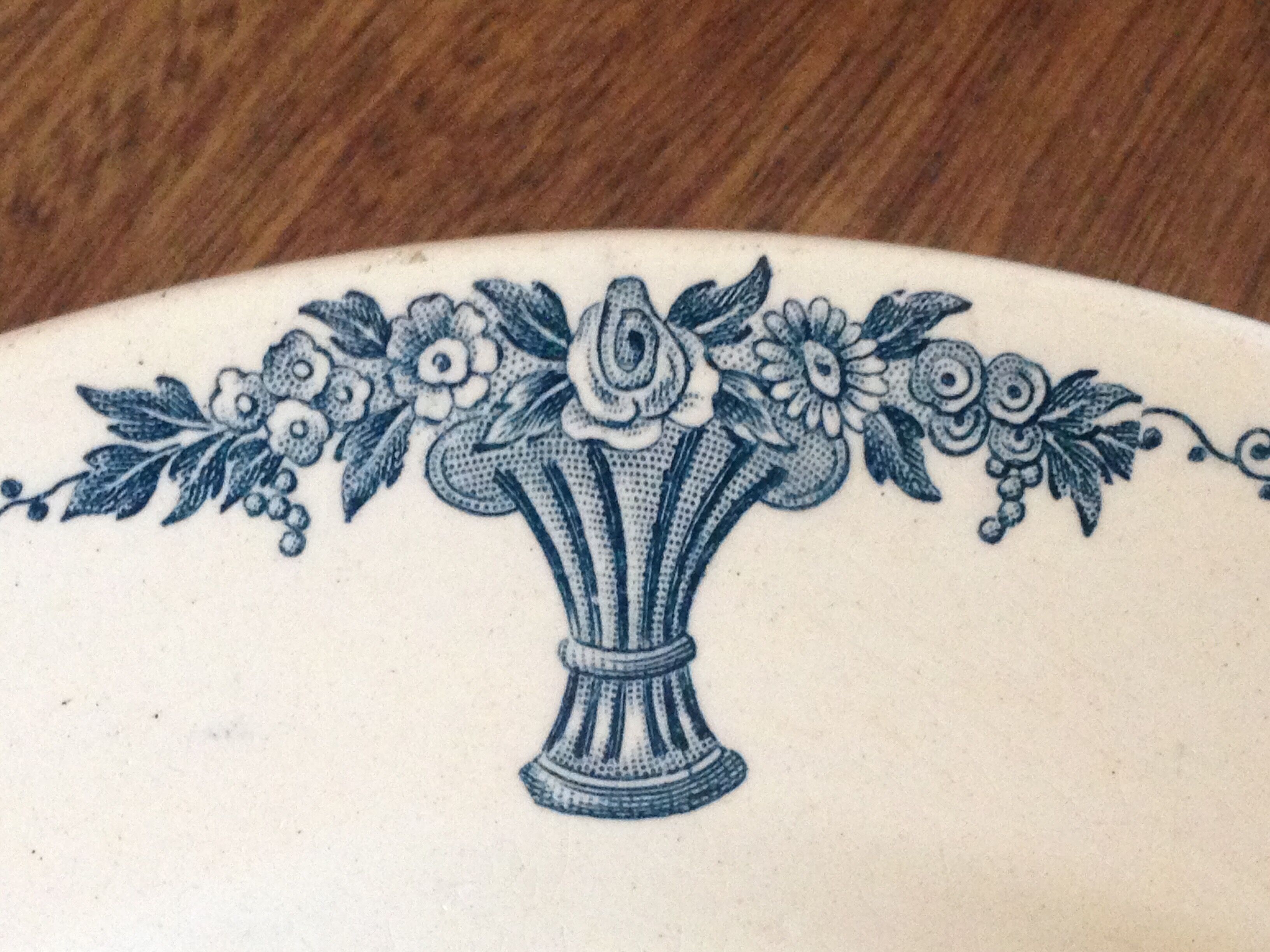 Plate pedestal Longchamp circa 1930