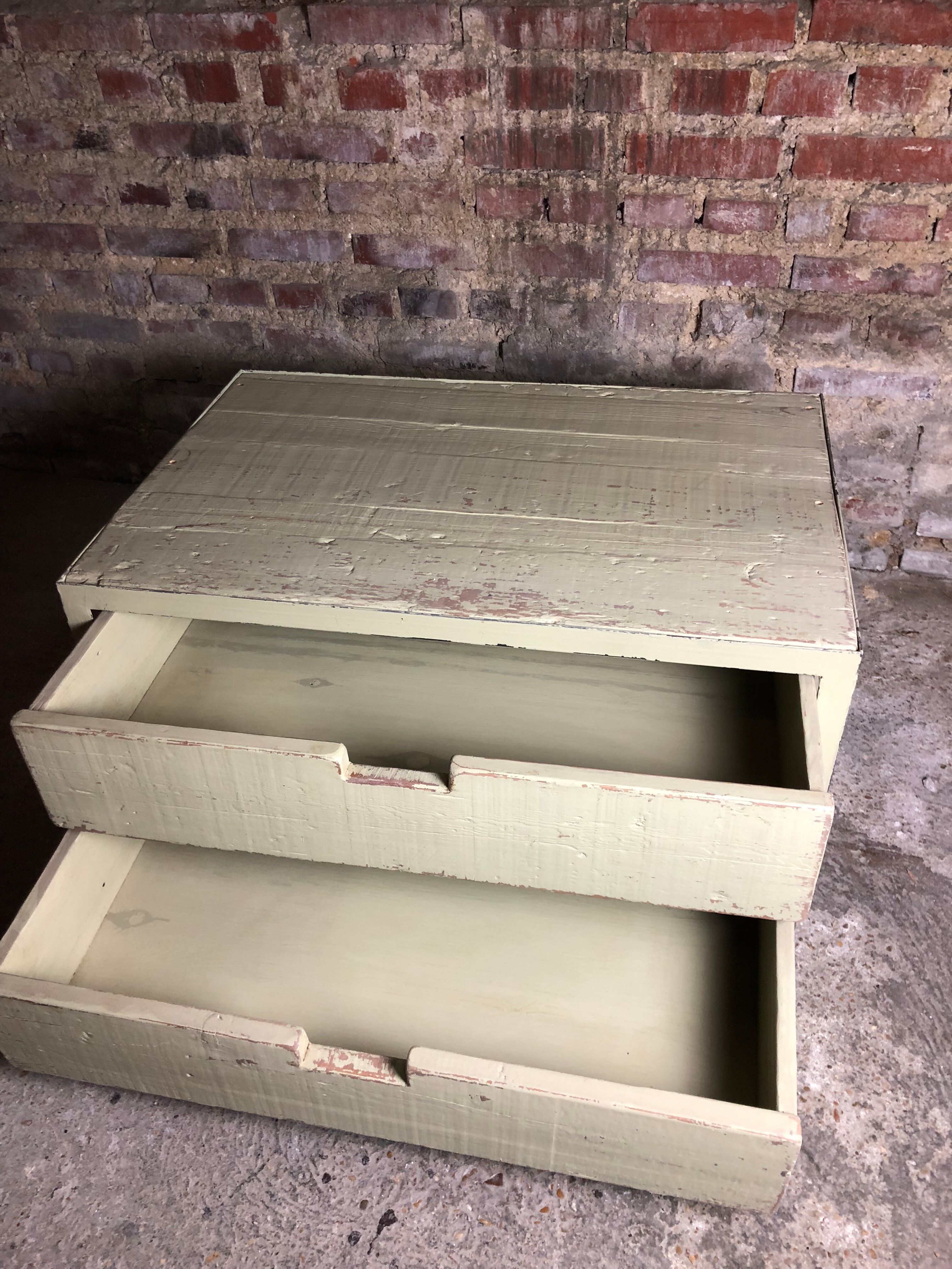 Storage / coffee table in wood and pastel green iron patina