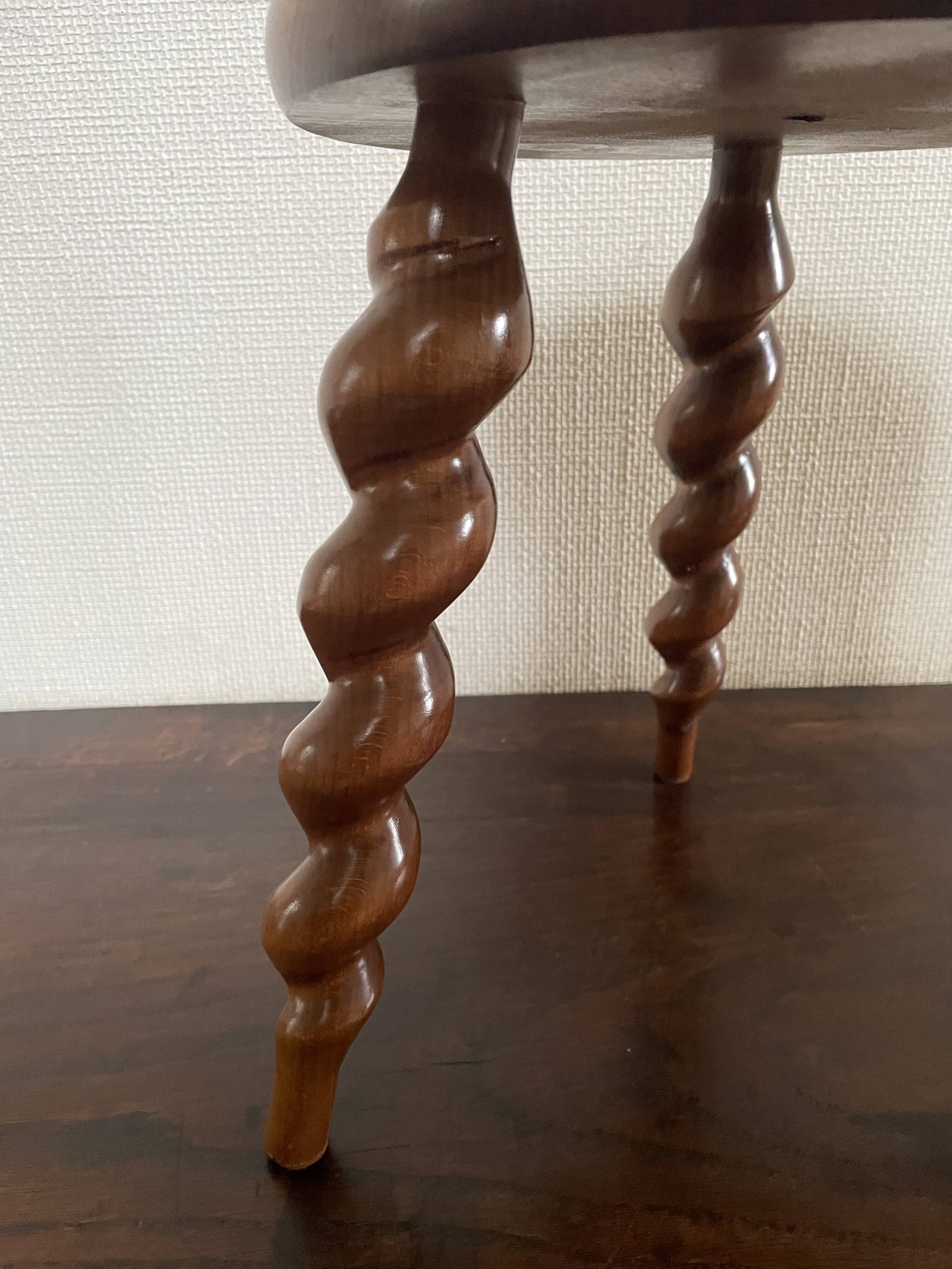 Tabouret tripode