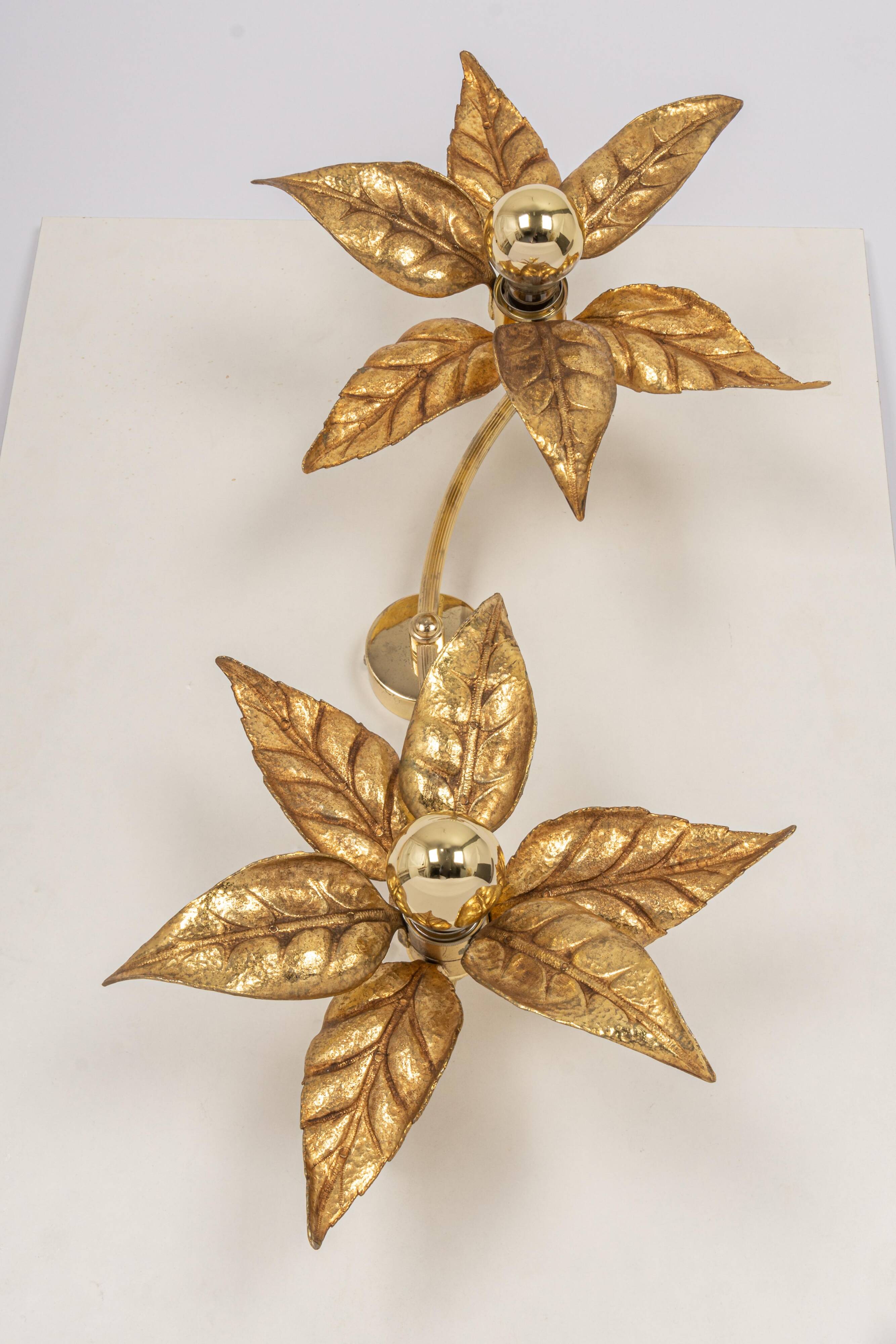 Large double flower wall sconces in brass, Willy Daro style, 1970s.