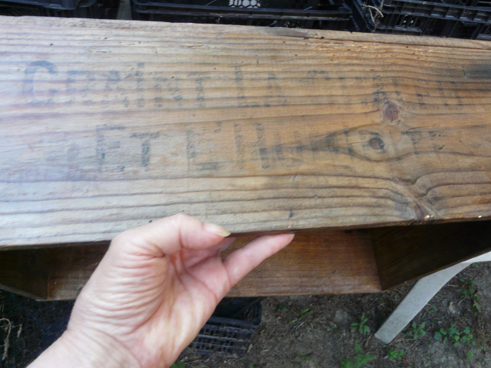 Ancienne caisse en bois publicitaire Nestlé