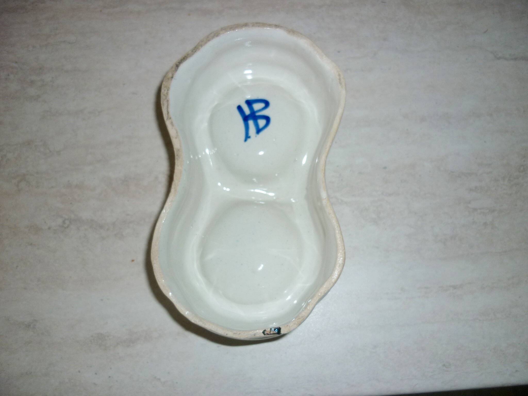 HB ceramic table salt shaker