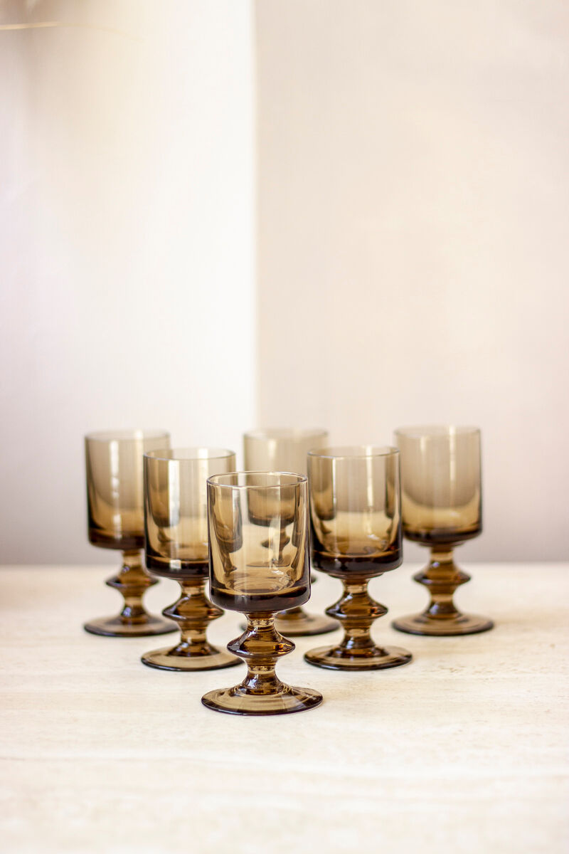6 glasses in smoked glass foot