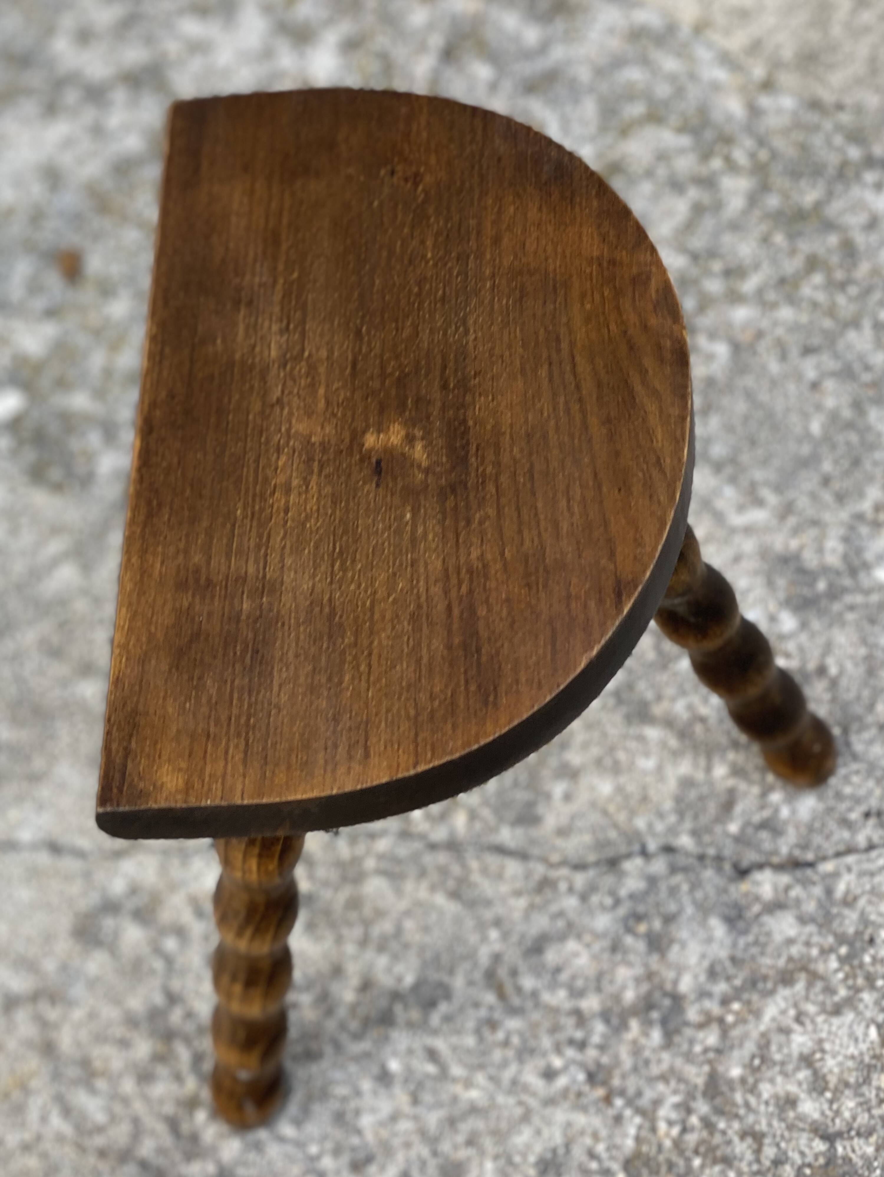 Tabouret tripode demi-lune vintage 1950