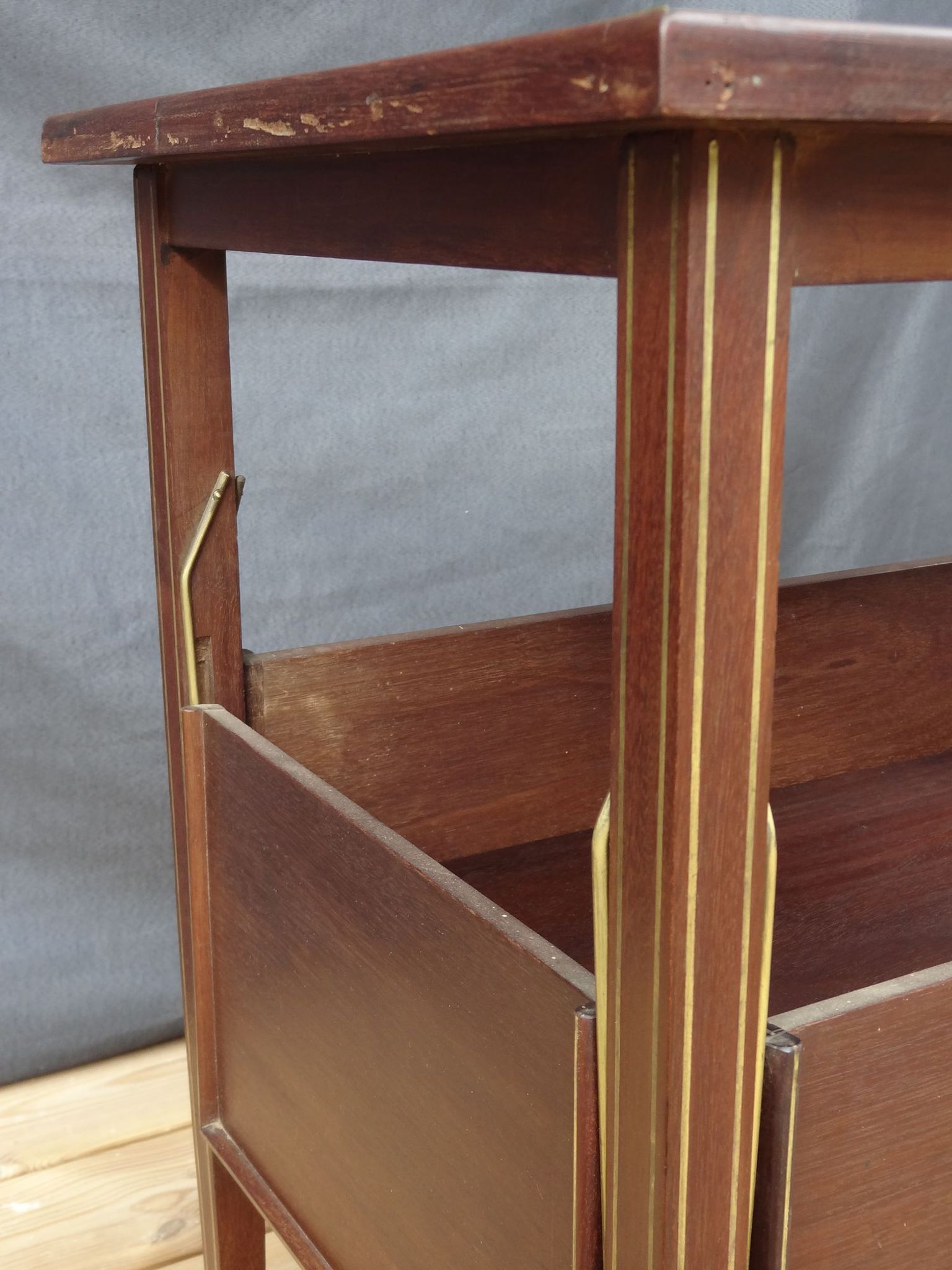 Mahogany service with flaps with removable glass top 67 x 46 cm