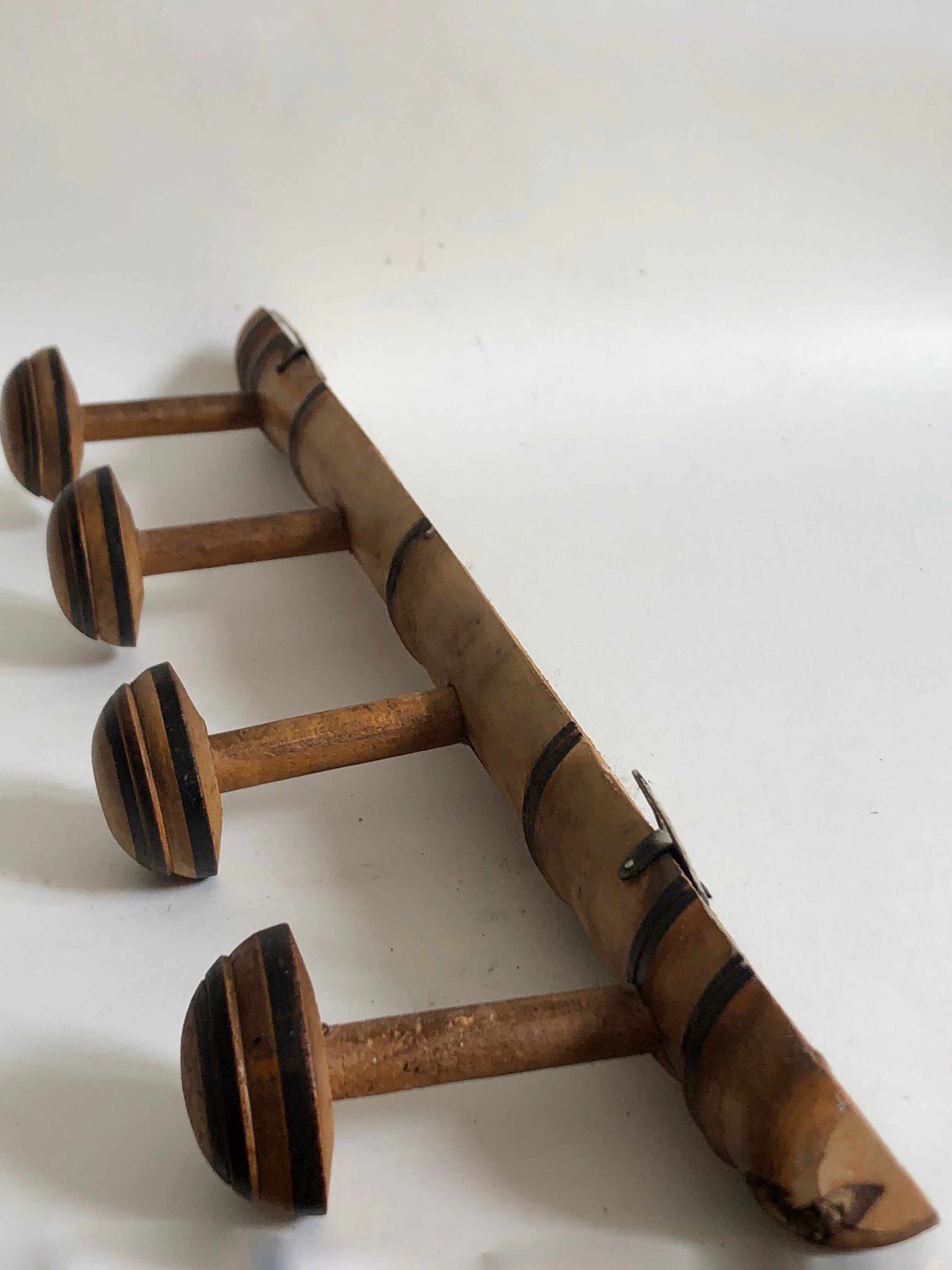 Hook 4 mushrooms, coat rack