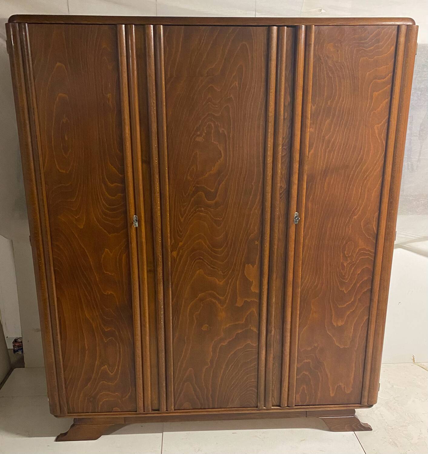 Vintage compass feet wardrobe from 1956