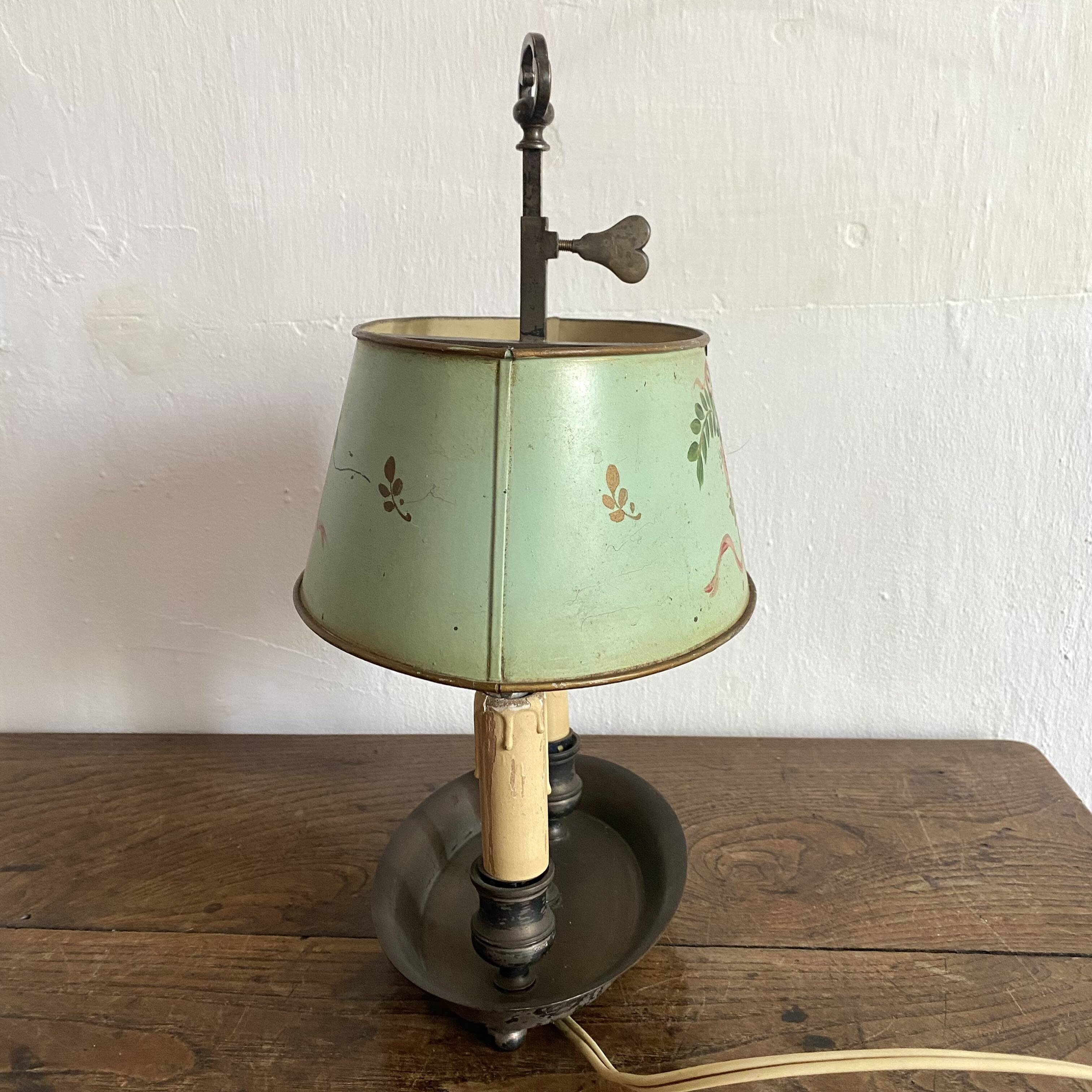 Bouillotte lamp in painted sheet metal decorated with flowers