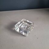 Molded glass pocket emptier