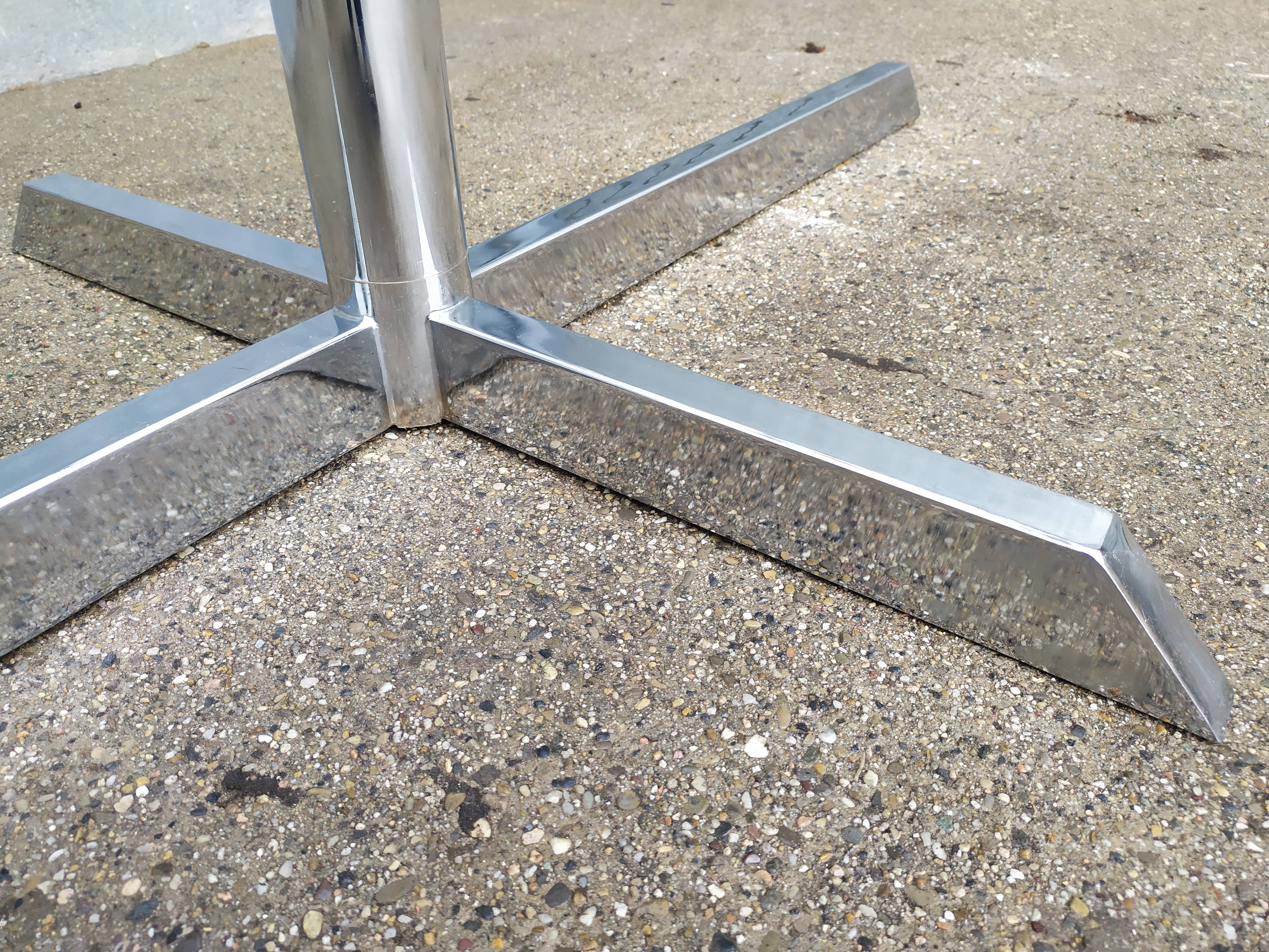 Design chrome oval table