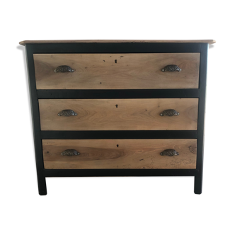 Country chest of drawers