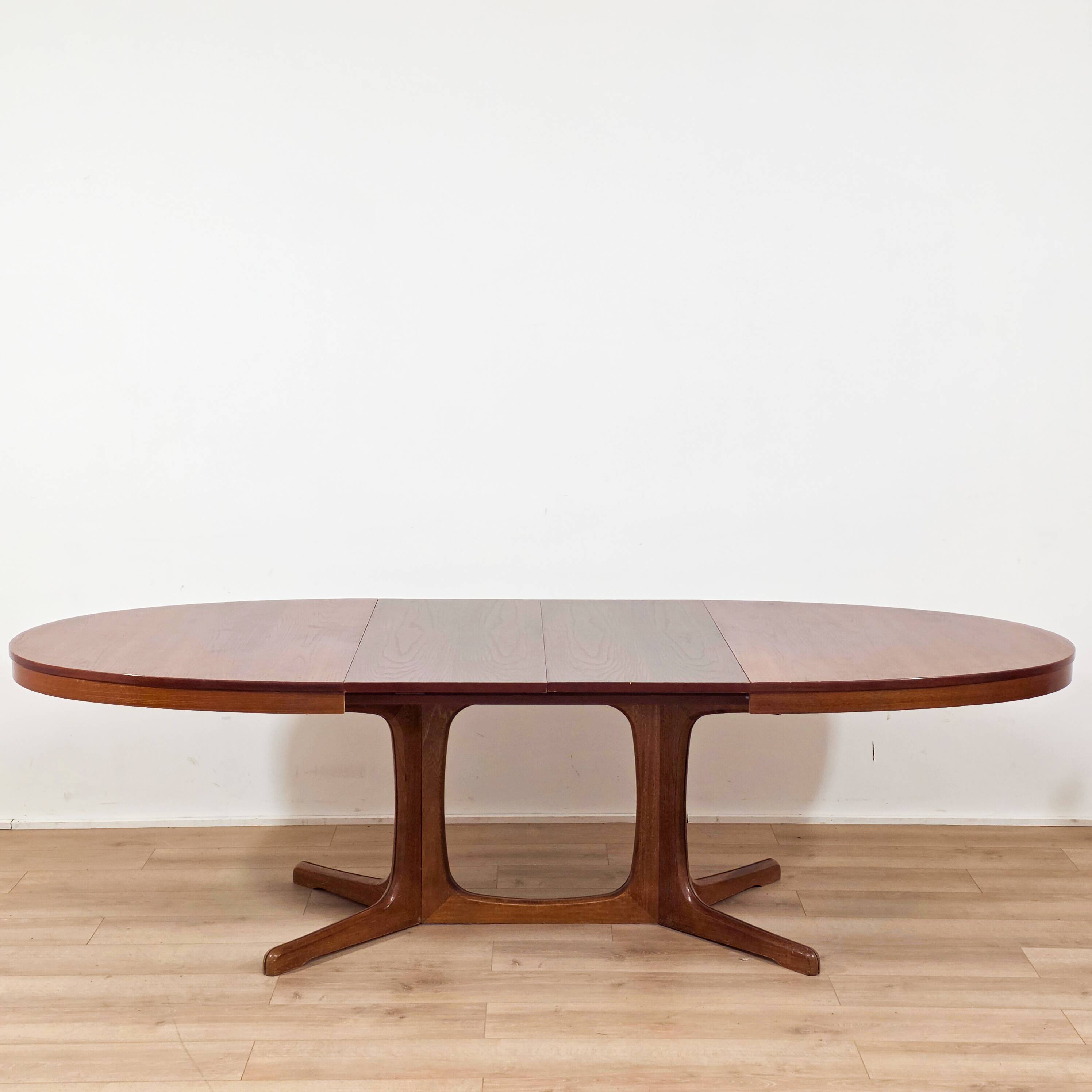 Oval dining table Baumann in teak from the 1970s.
