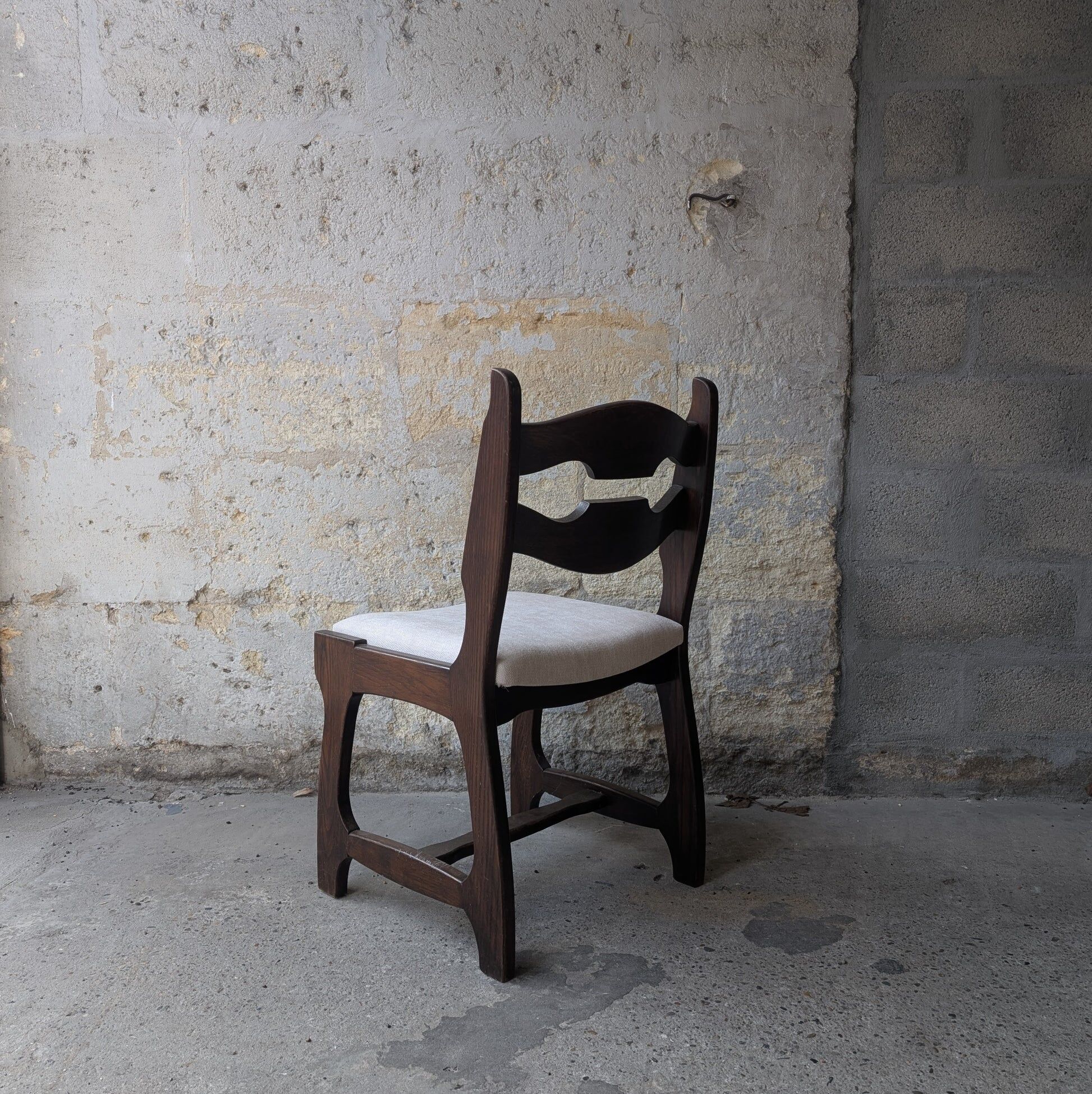 Set of 6 chairs with a design inspired by Guillerme and Chambron