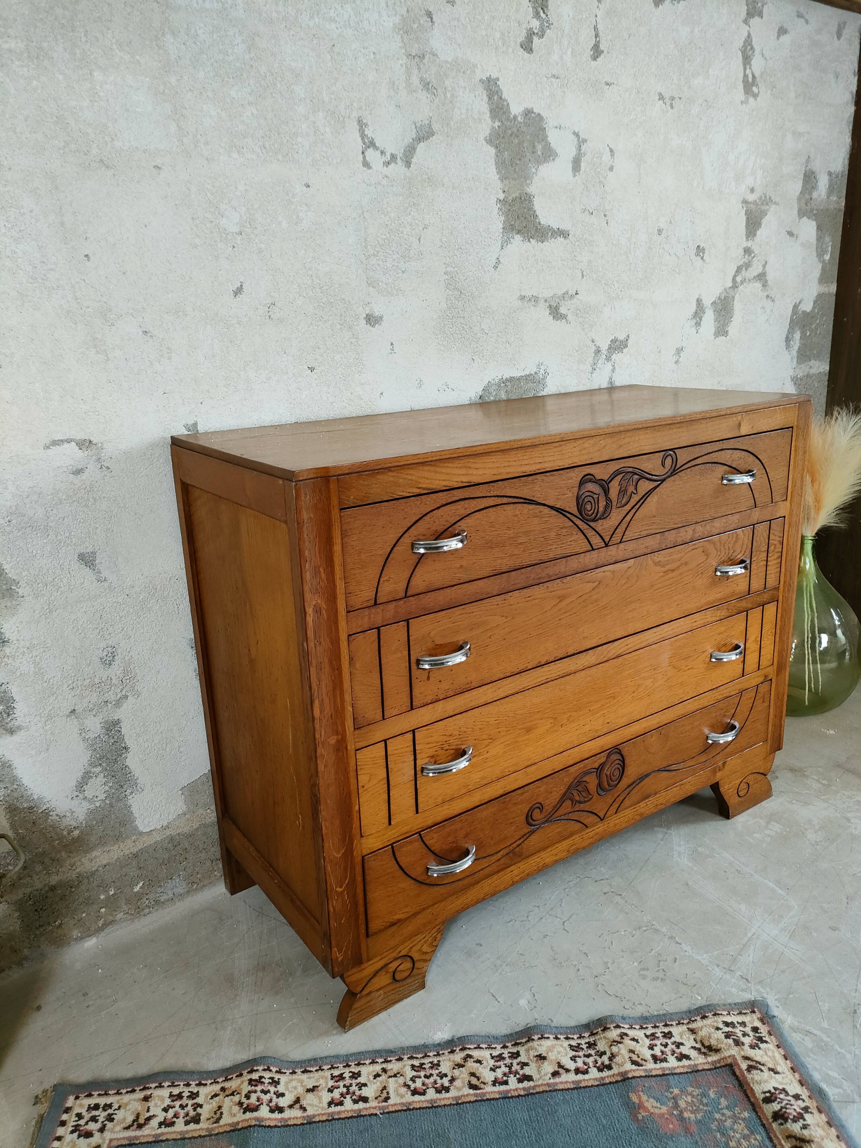 Art deco chest of drawers