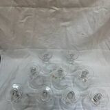 9 verres à pied transparents