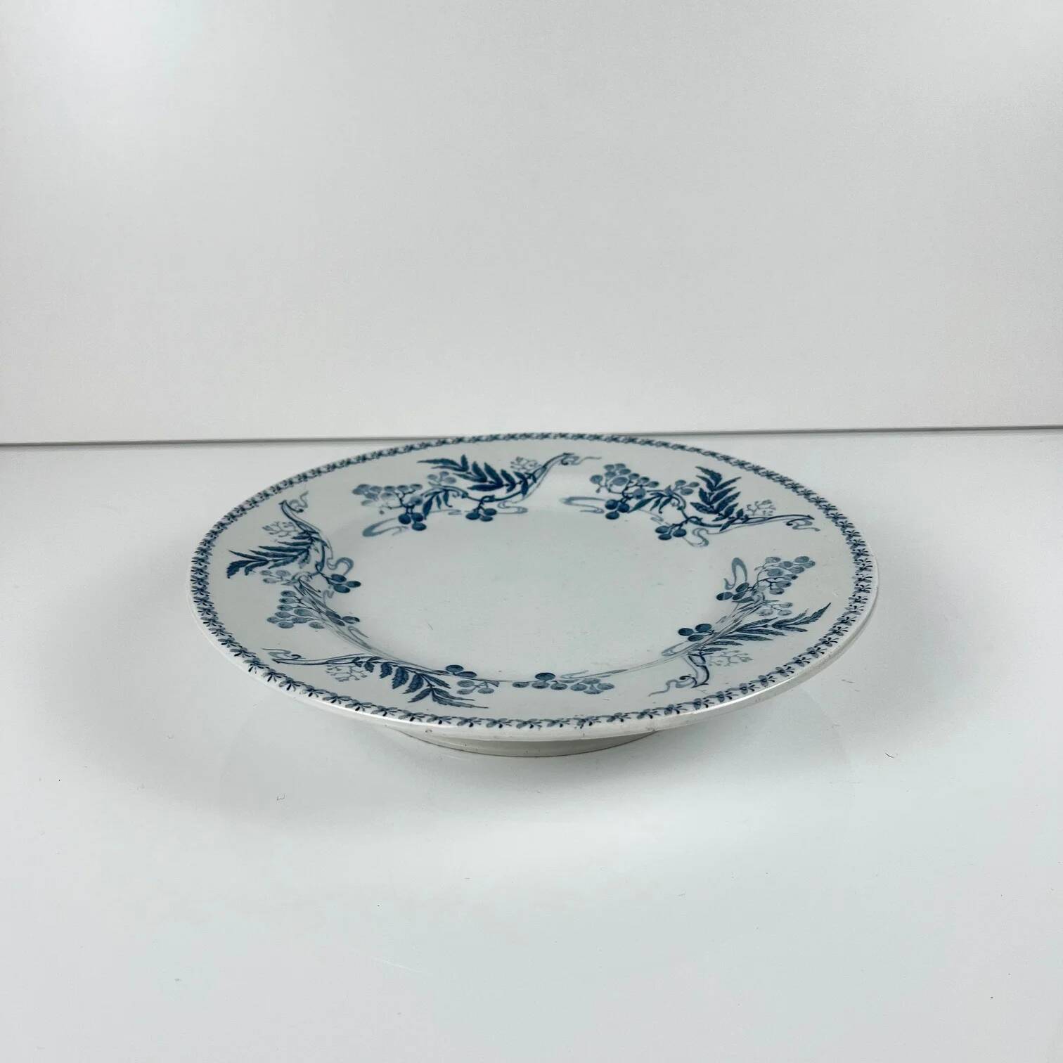 KG Luneville "Luculus" pedestal plate, late 19th-early 20th century