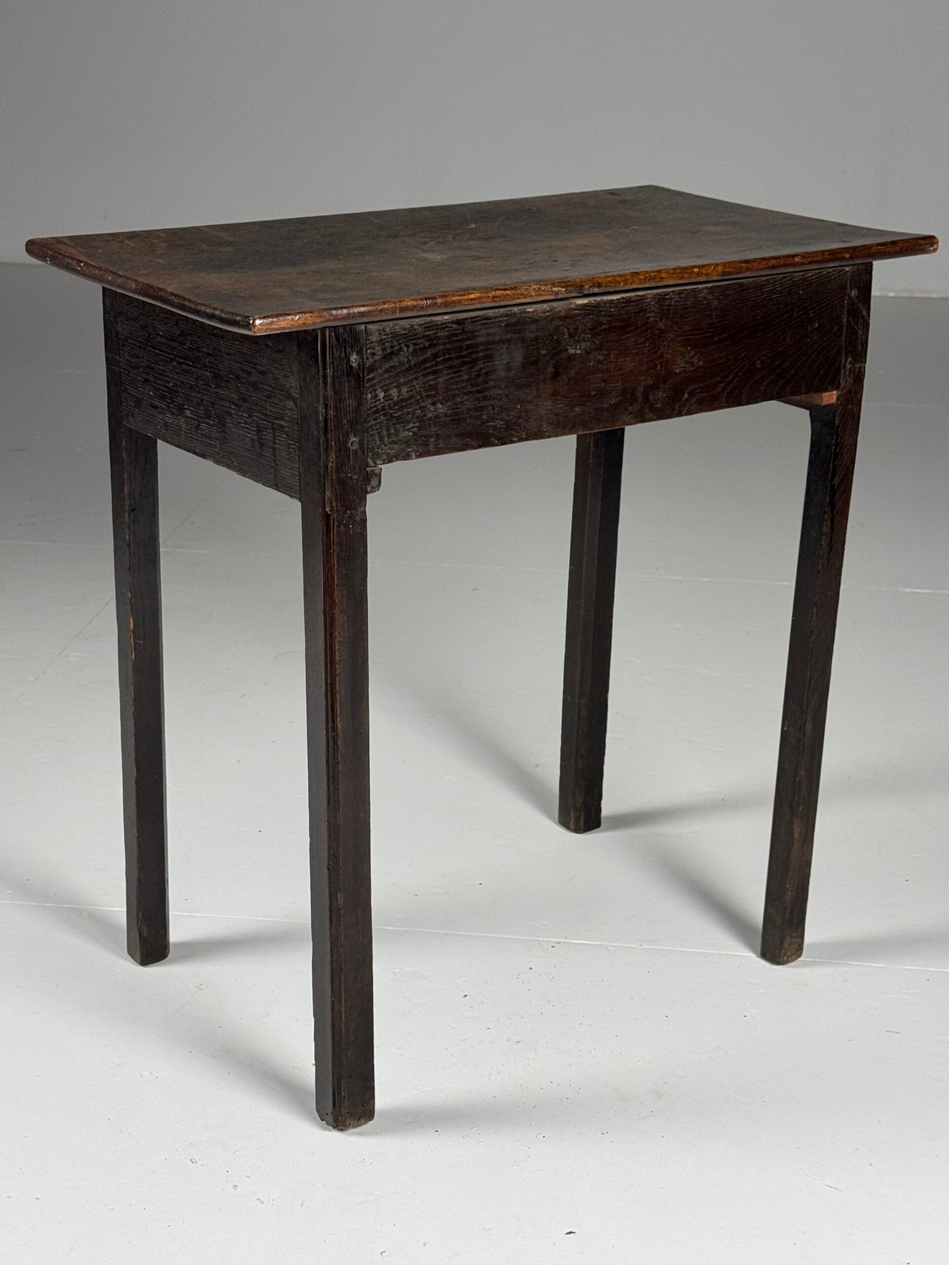 Table anglaise du XVIIe siècle
