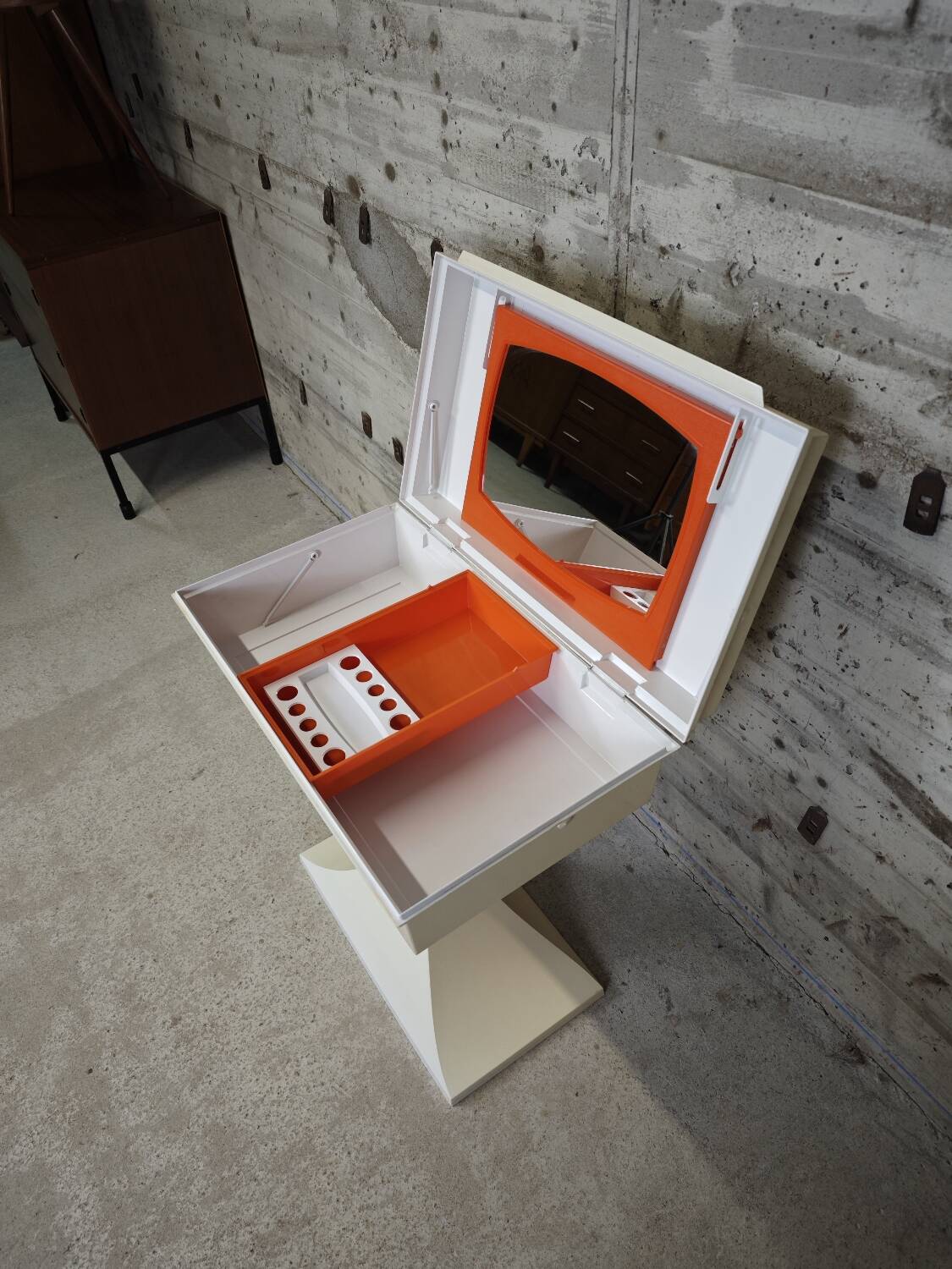 Flair dressing table for Prisunic